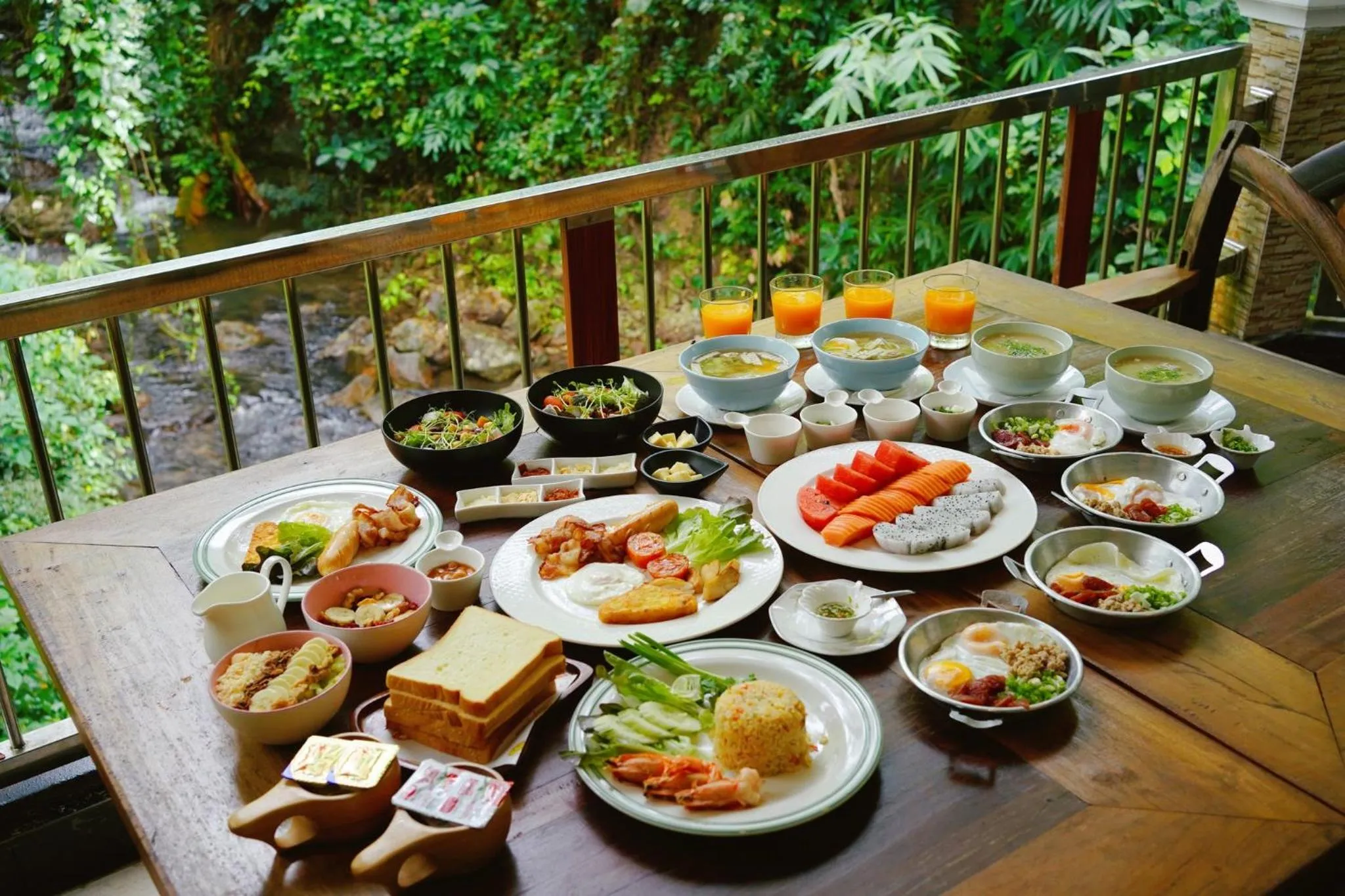 Food and drinks in Namtok Sarika Resotel