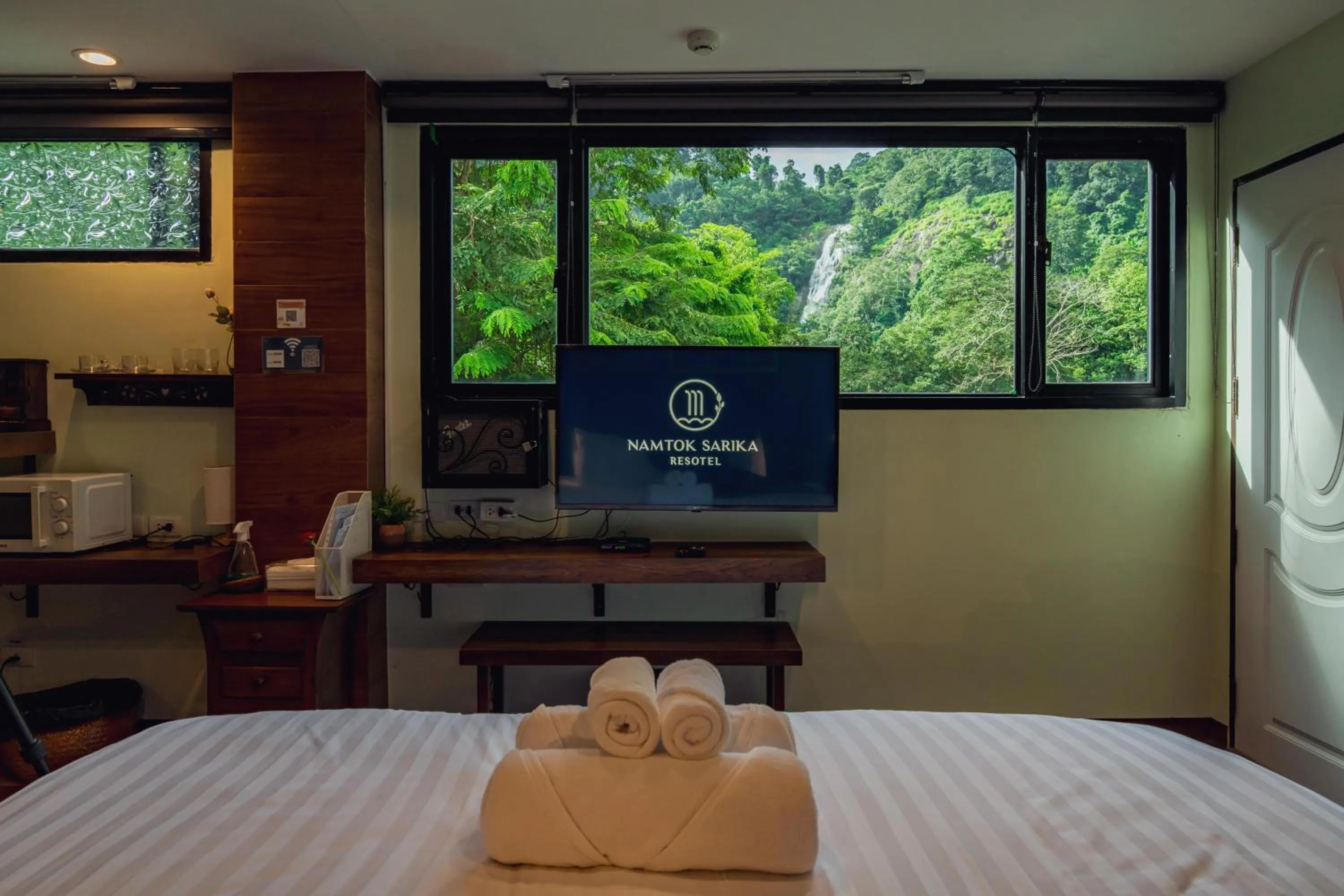 Bed in Namtok Sarika Resotel