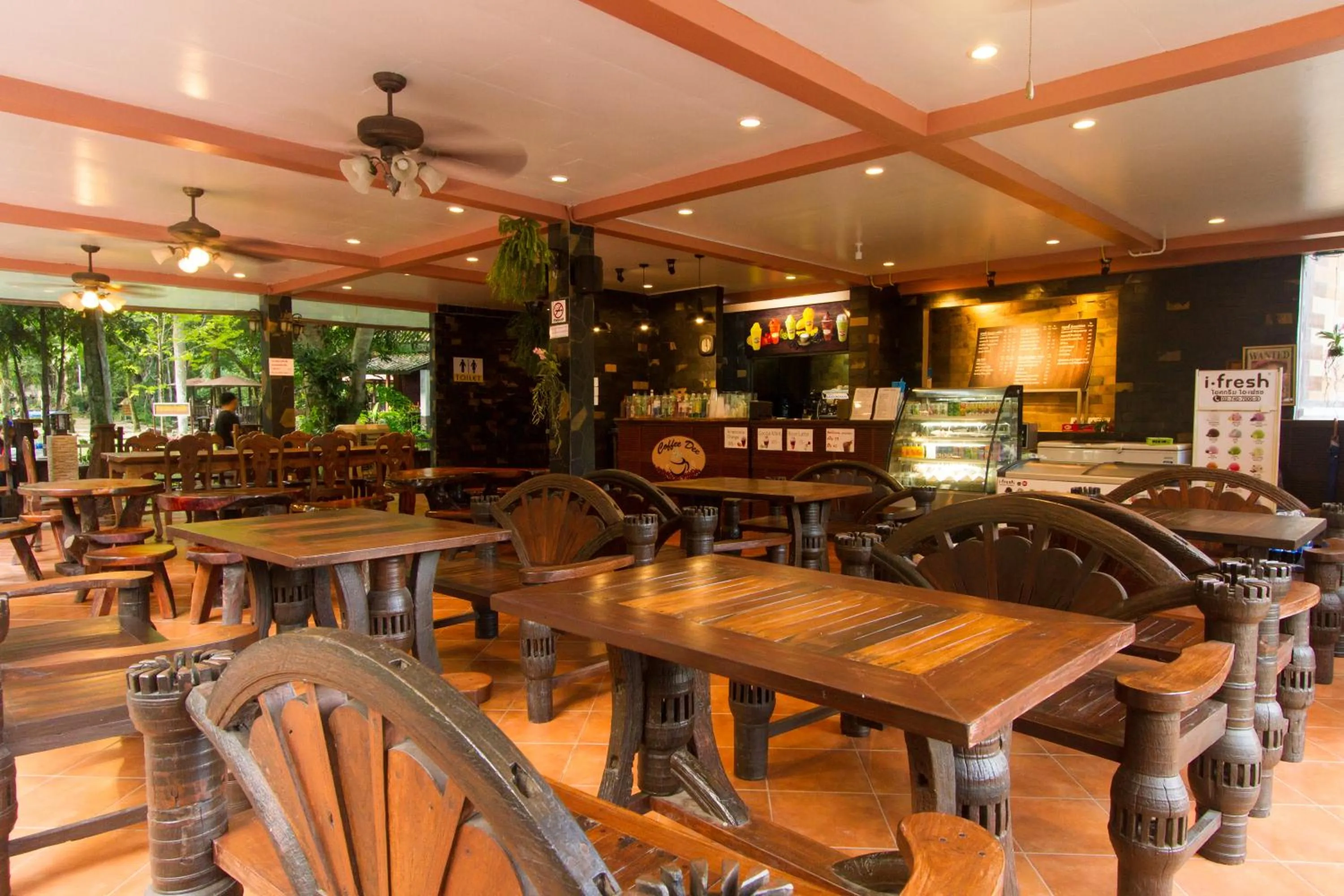 Restaurant/places to eat in Namtok Sarika Resotel