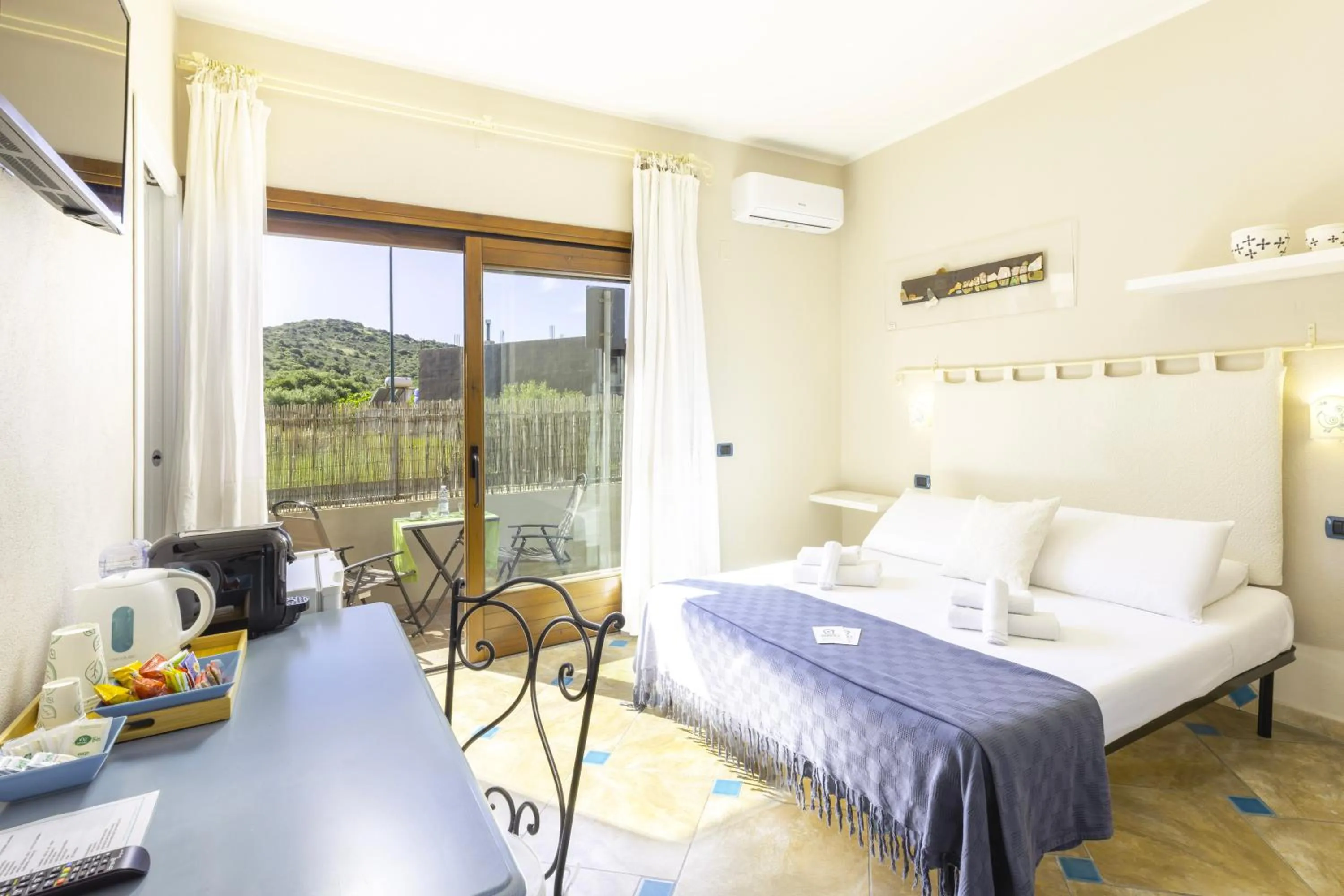 Bedroom, Bed in Giaco's Rooms