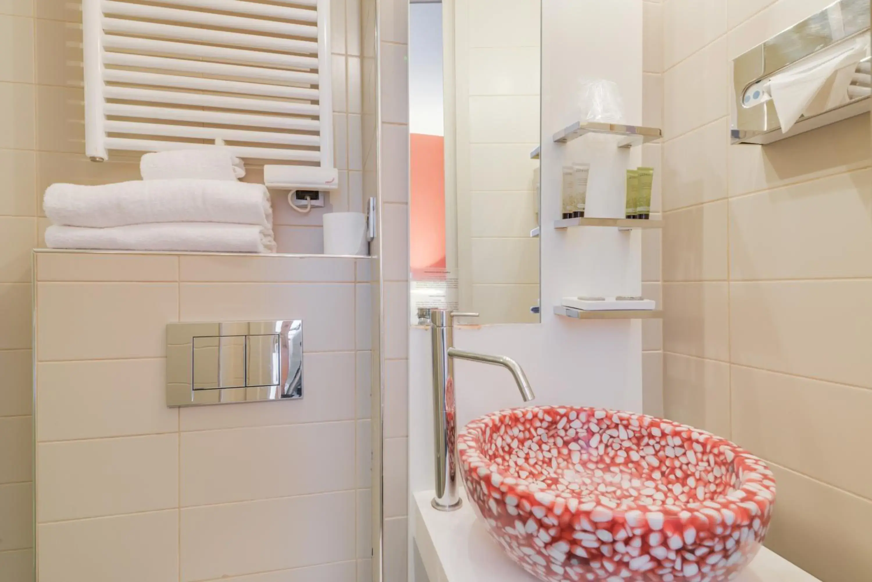 Bathroom in Pavillon Nation Bathroom in Pavillon Nation