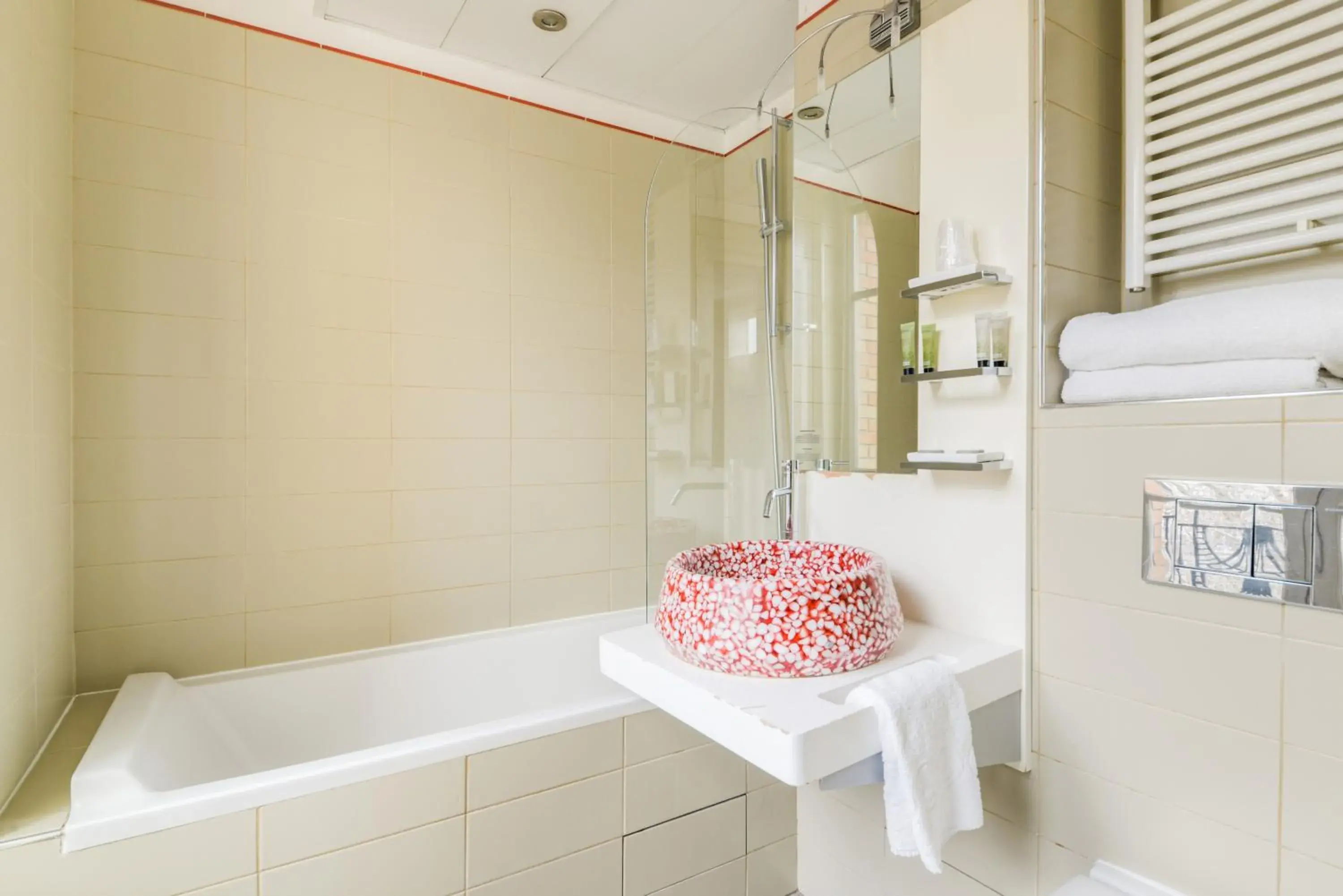 Bathroom in Pavillon Nation Bathroom in Pavillon Nation