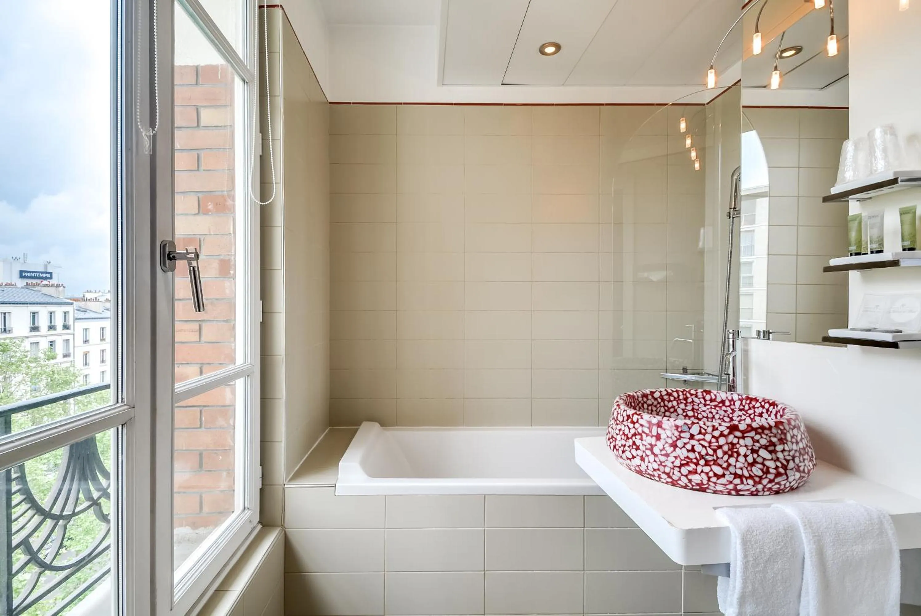 Bathroom, Bed in Pavillon Nation