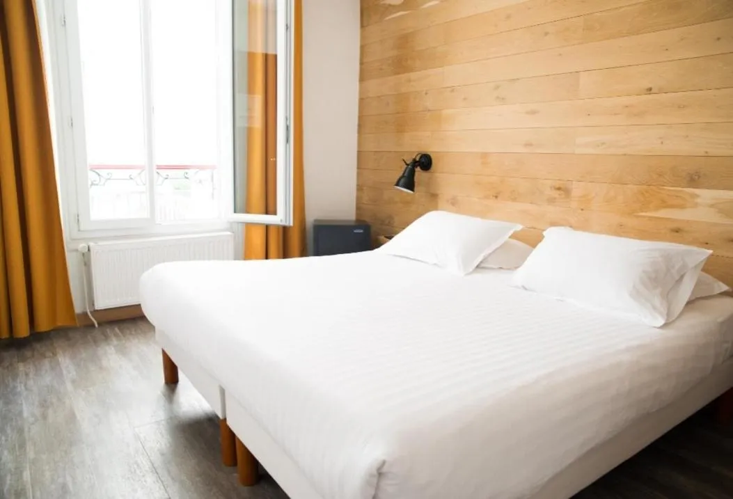 Bed in Le Victor Hugo