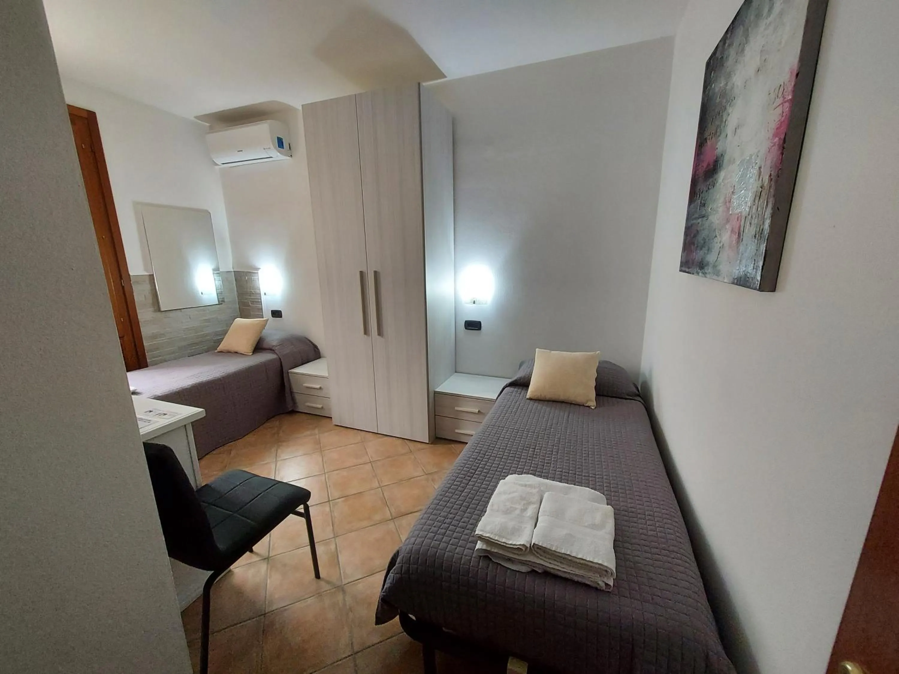 Twin Room with Private External Bathroom - single occupancy in B&B Villa Martina