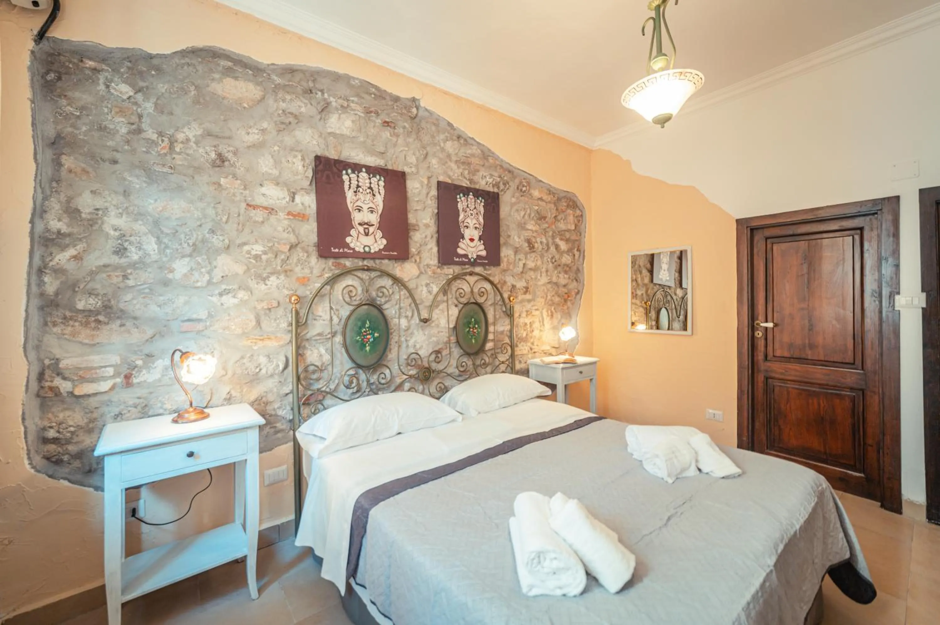 Bed in Taormina Garden Hotel