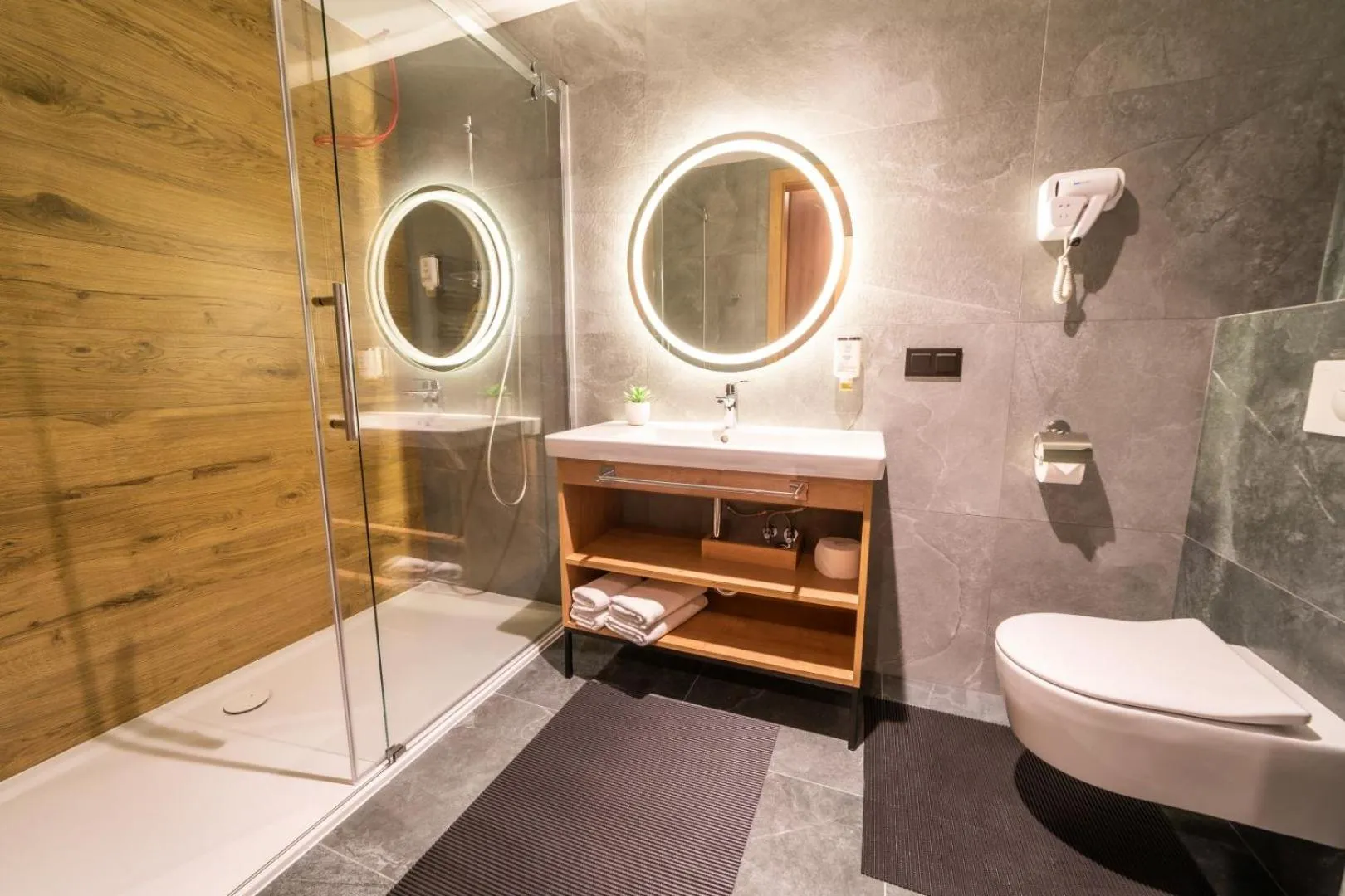 Shower in Hotel Mazurski Raj