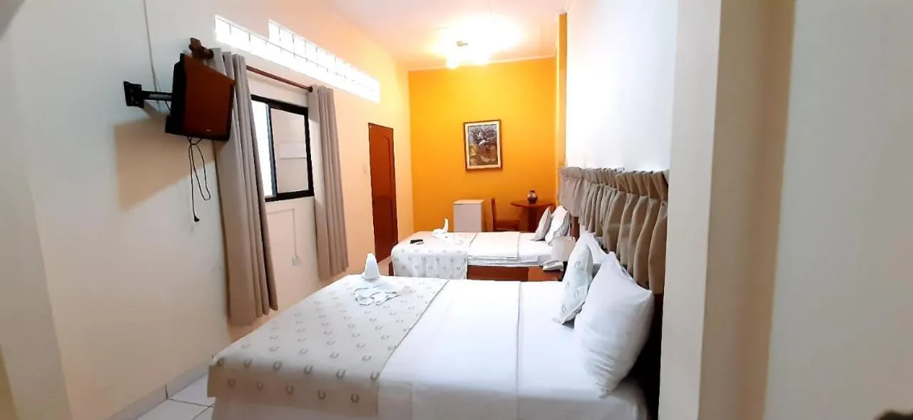 Hostal Huayruro
