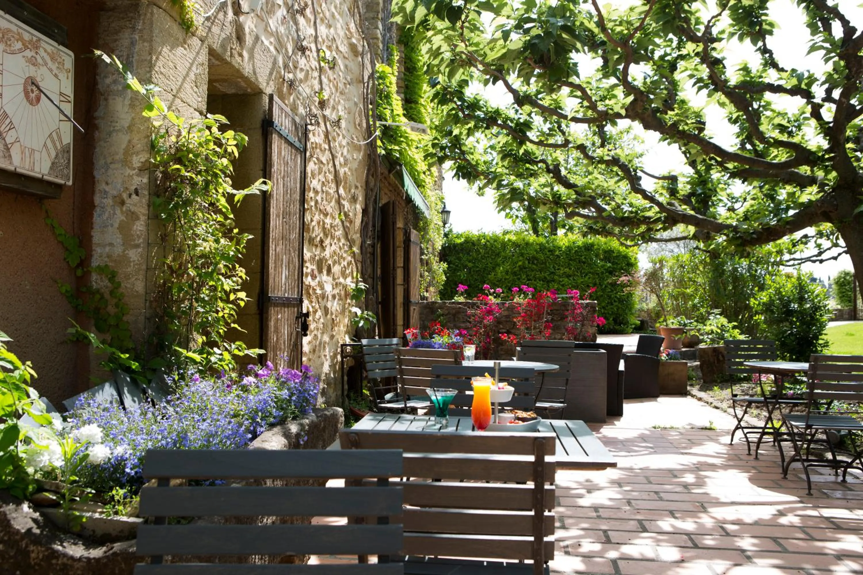 Le Mas Des Aigras - Hôtel & Restaurant de Charme en Provence