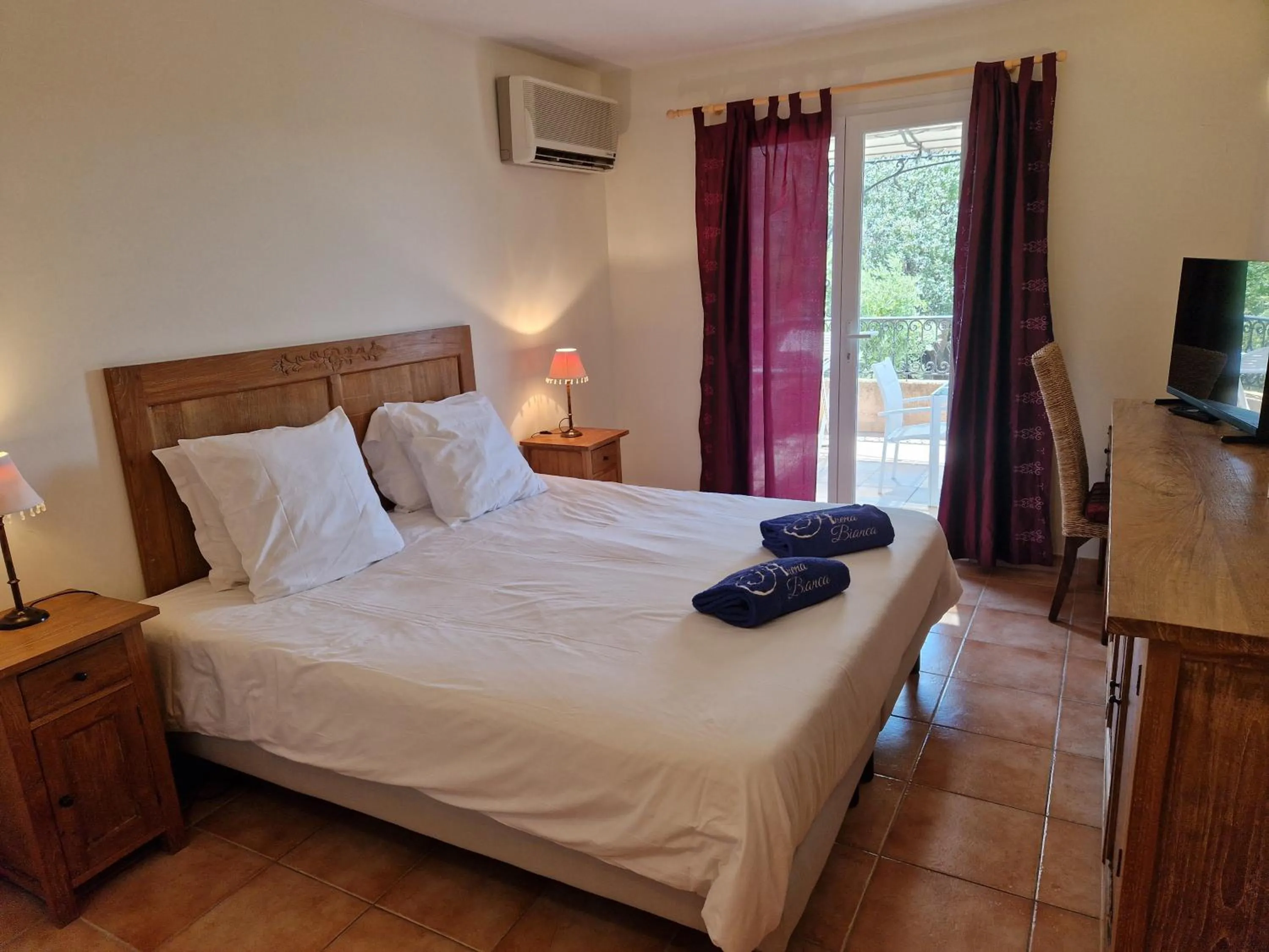 Photo of the whole room, Bed in Arena Bianca