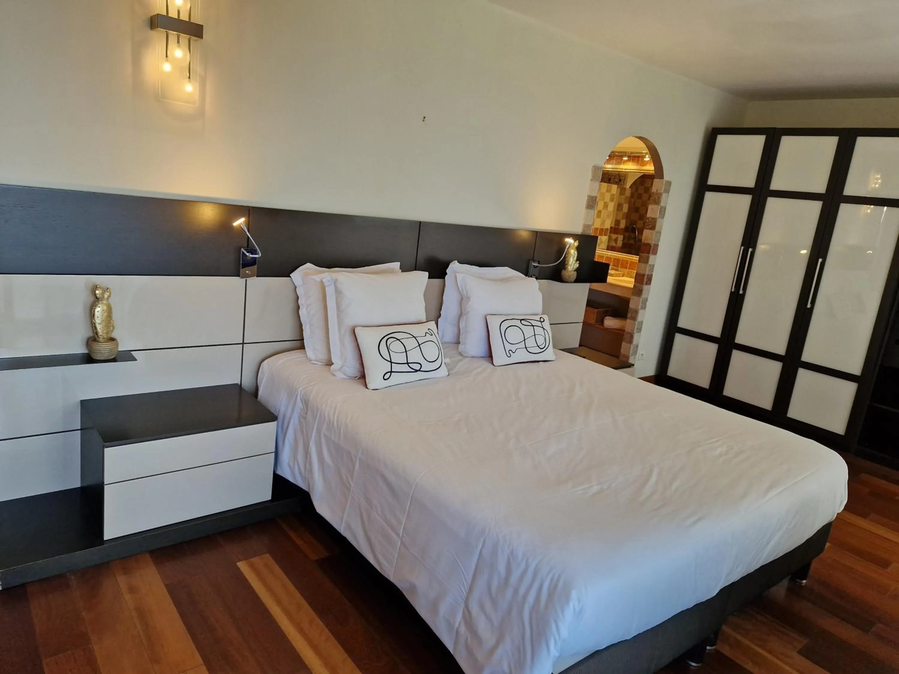 Photo of the whole room, Bed in Arena Bianca