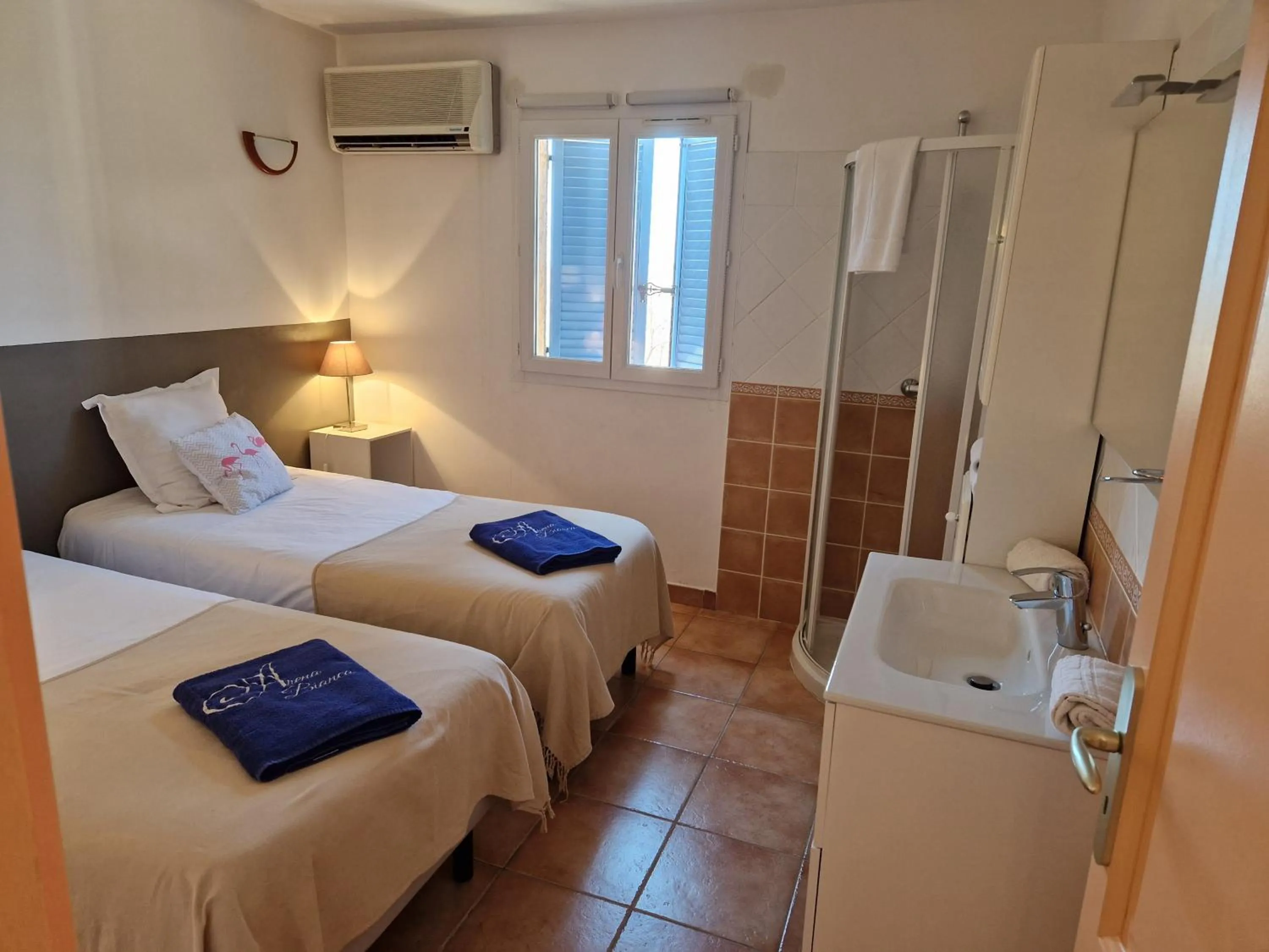 Photo of the whole room, Bed in Arena Bianca
