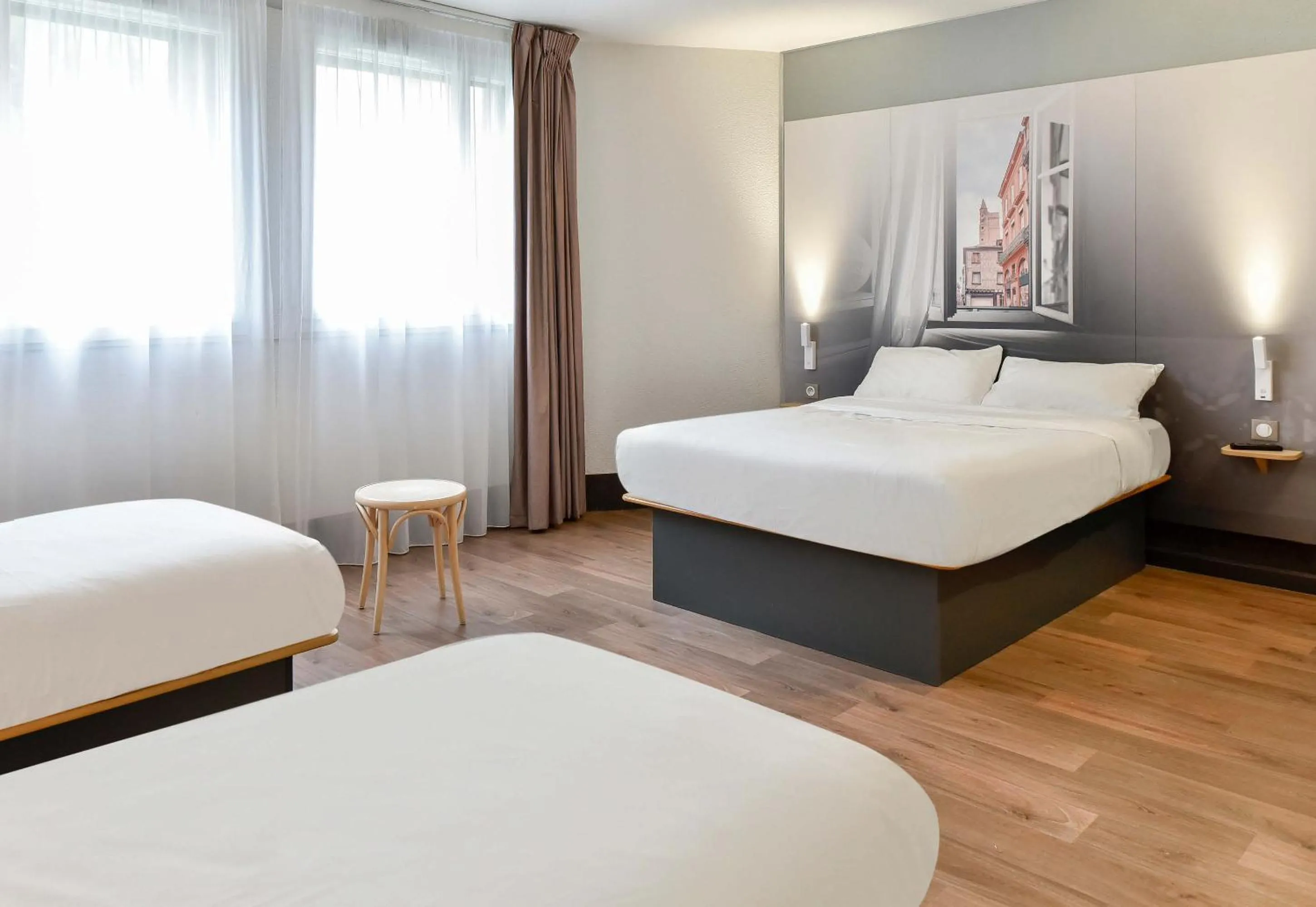 Bedroom, Bed in B&B HOTEL Toulouse Centre Canal du Midi