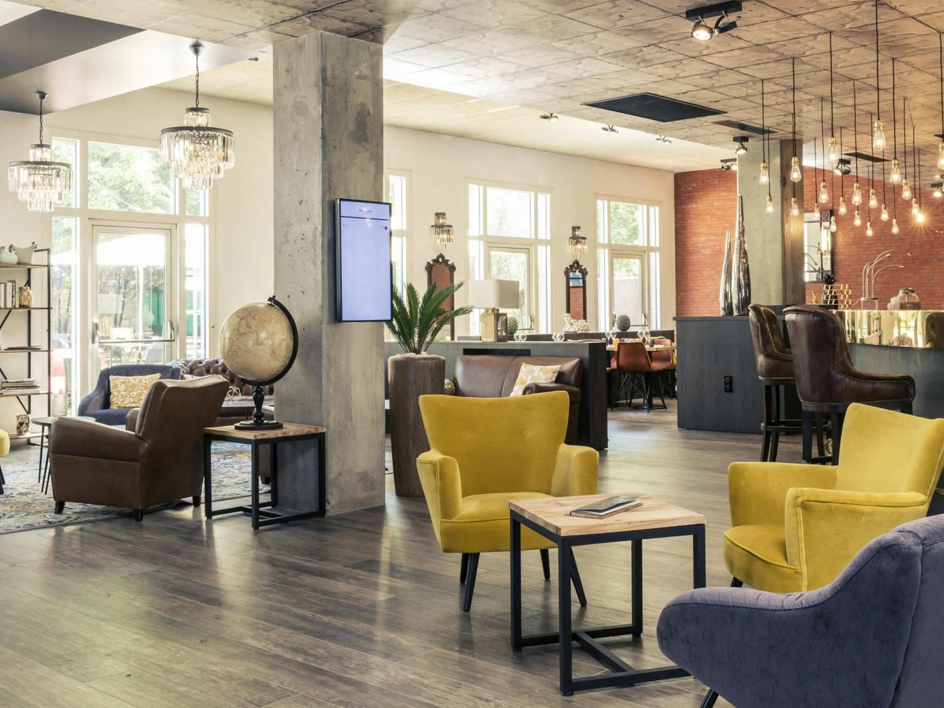 Lounge or bar in Mercure Paris Porte de Pantin