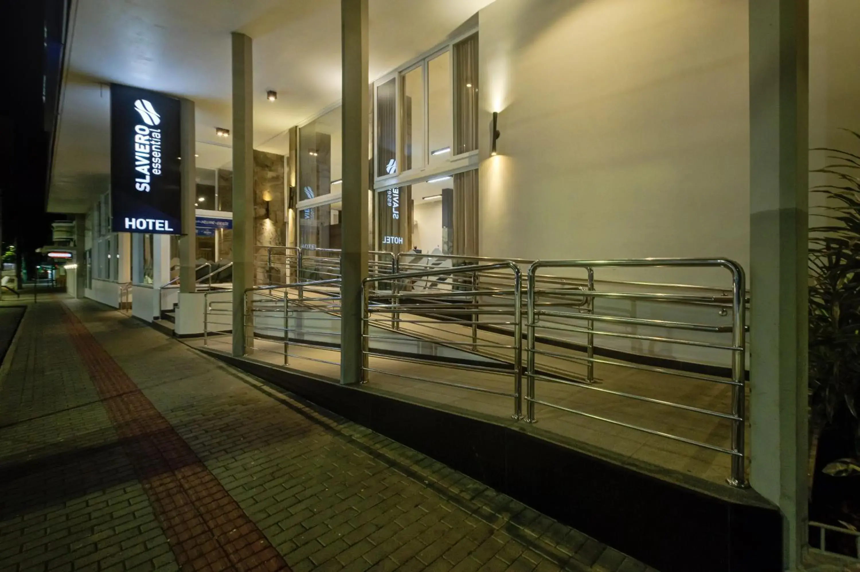 Facade/entrance in Slaviero Hotel Blumenau Facade/entrance in Slaviero Hotel Blumenau