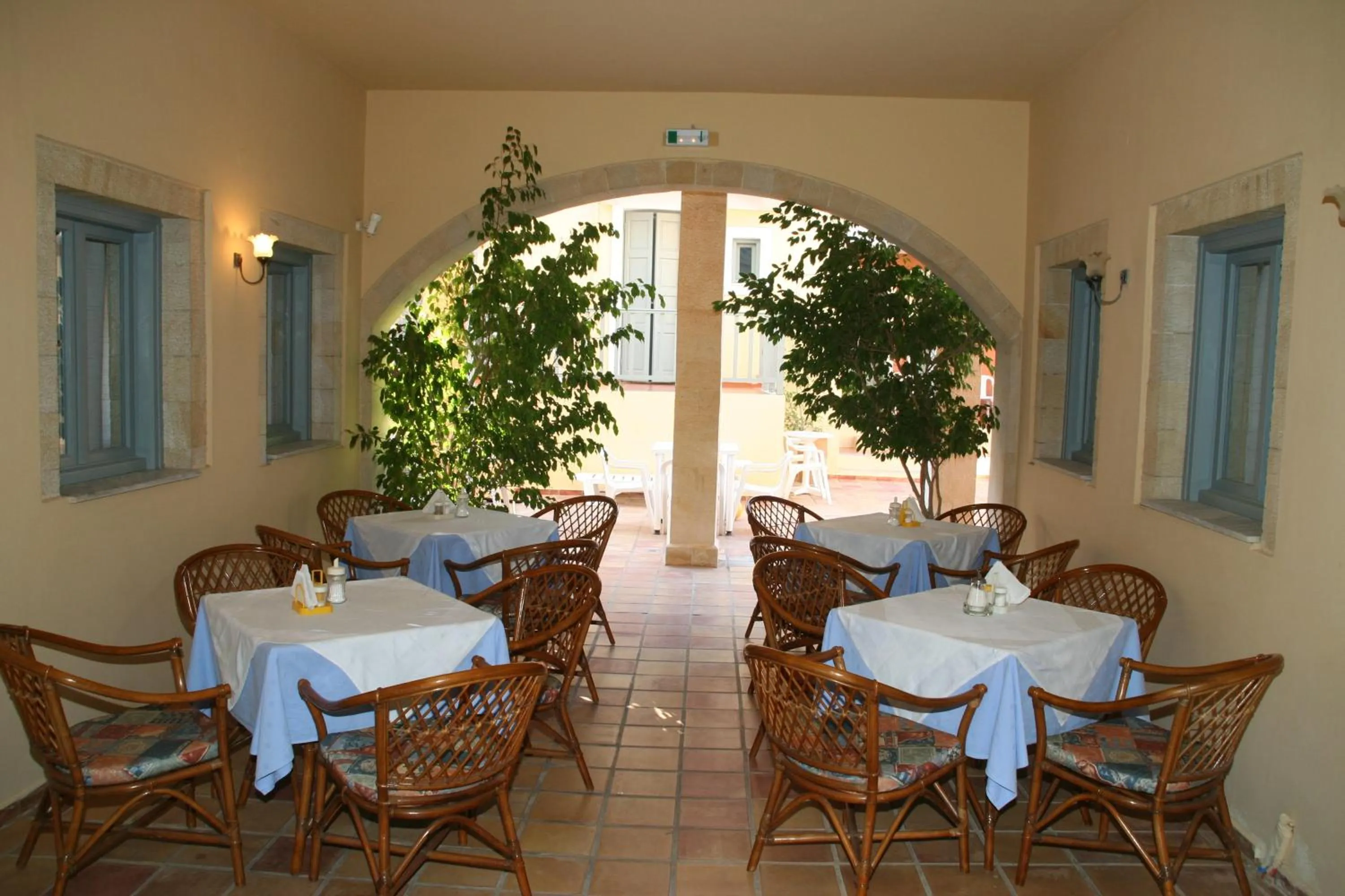 Restaurant/places to eat in Vecchio Hotel