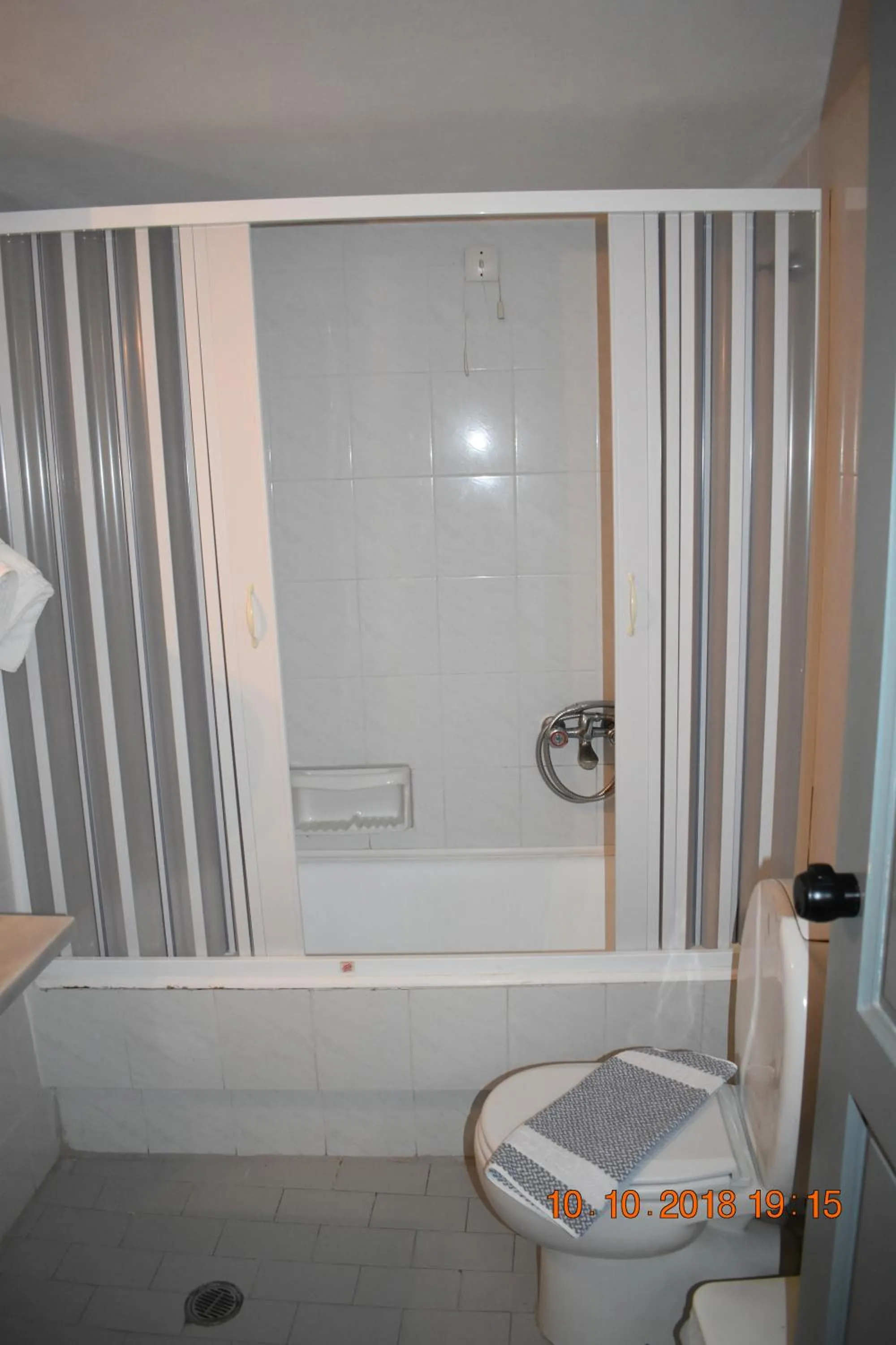 Bathroom in Vecchio Hotel