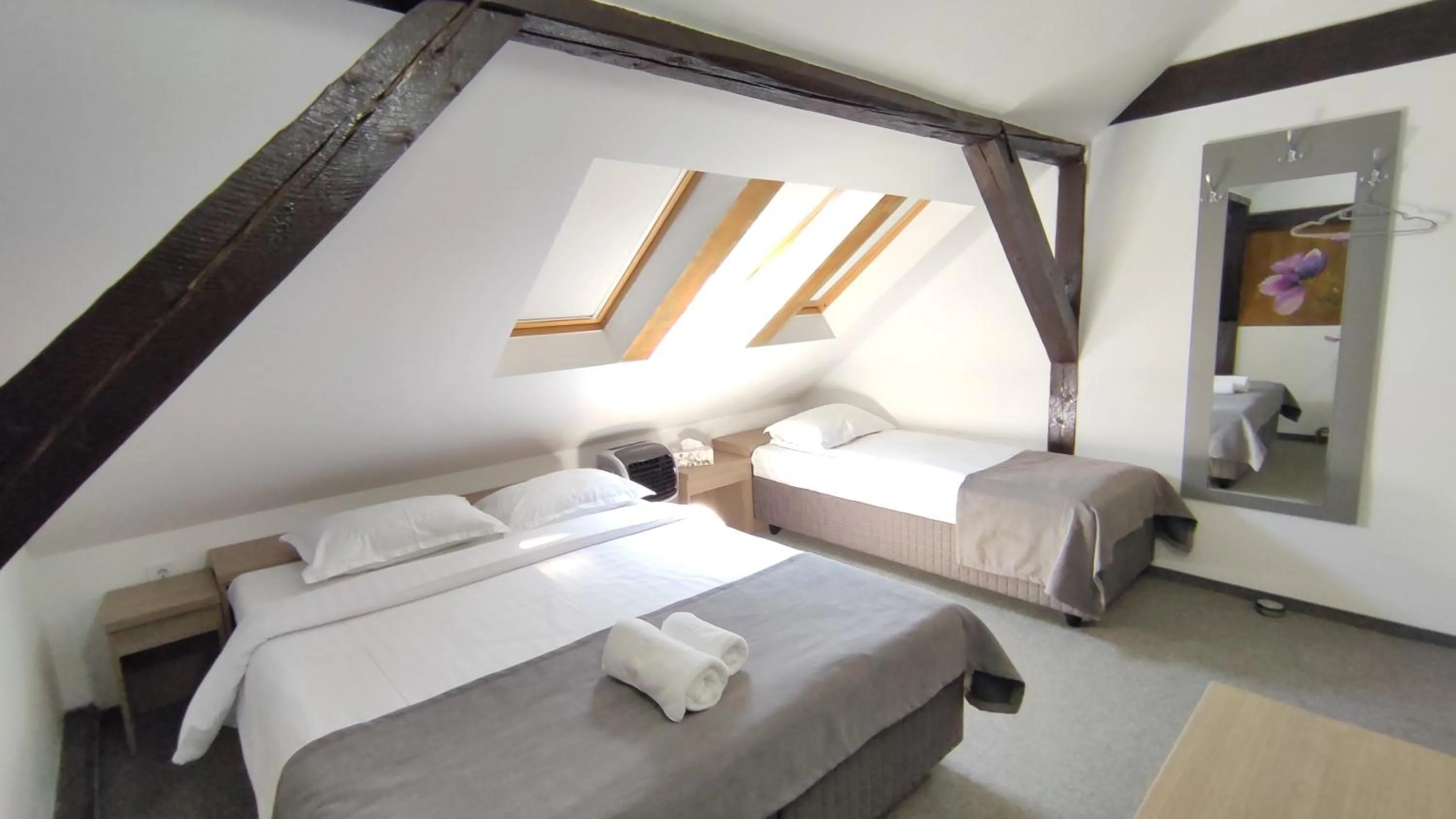 Photo of the whole room, Bed in Family Fewo Sibiu