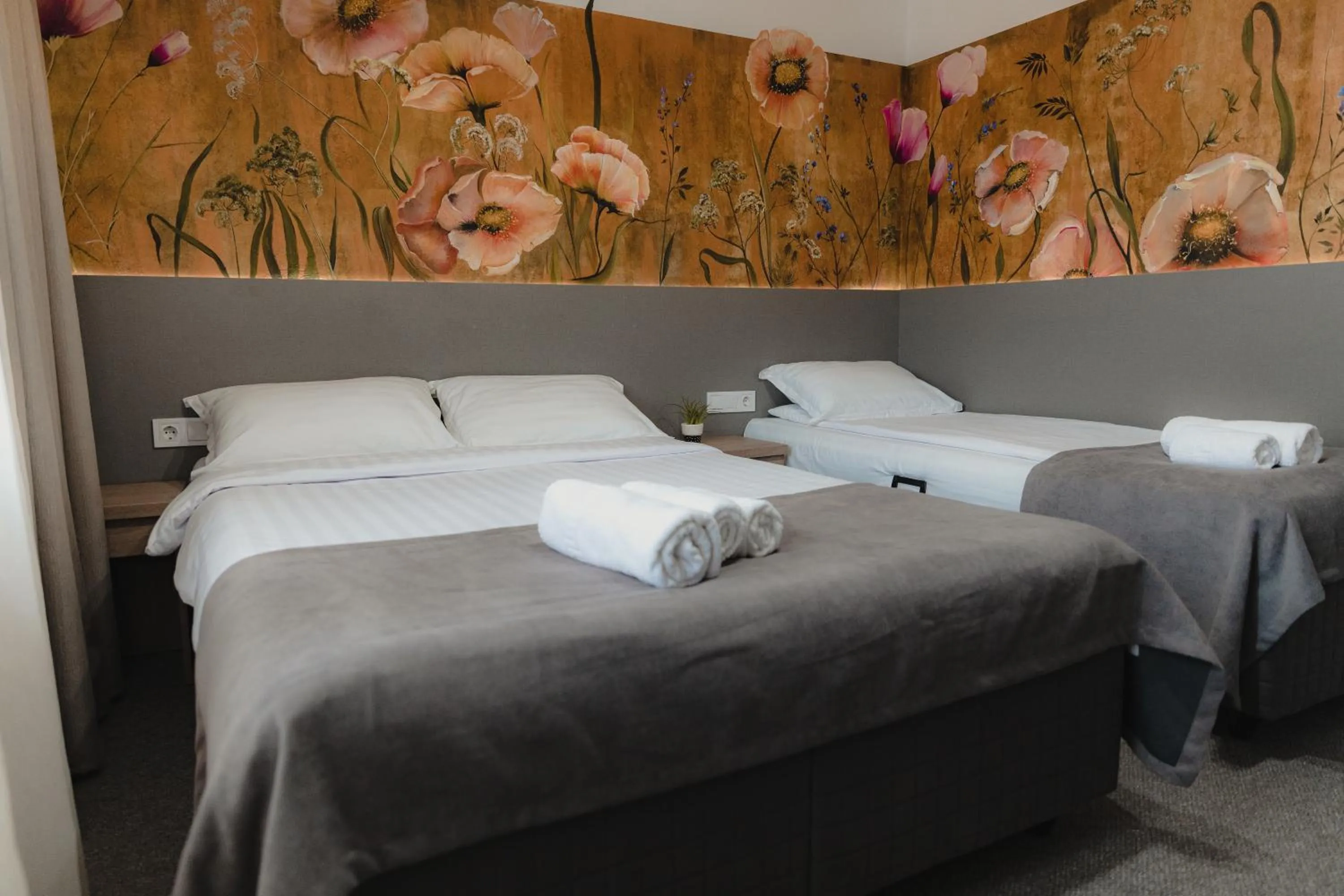 Photo of the whole room, Bed in Family Fewo Sibiu