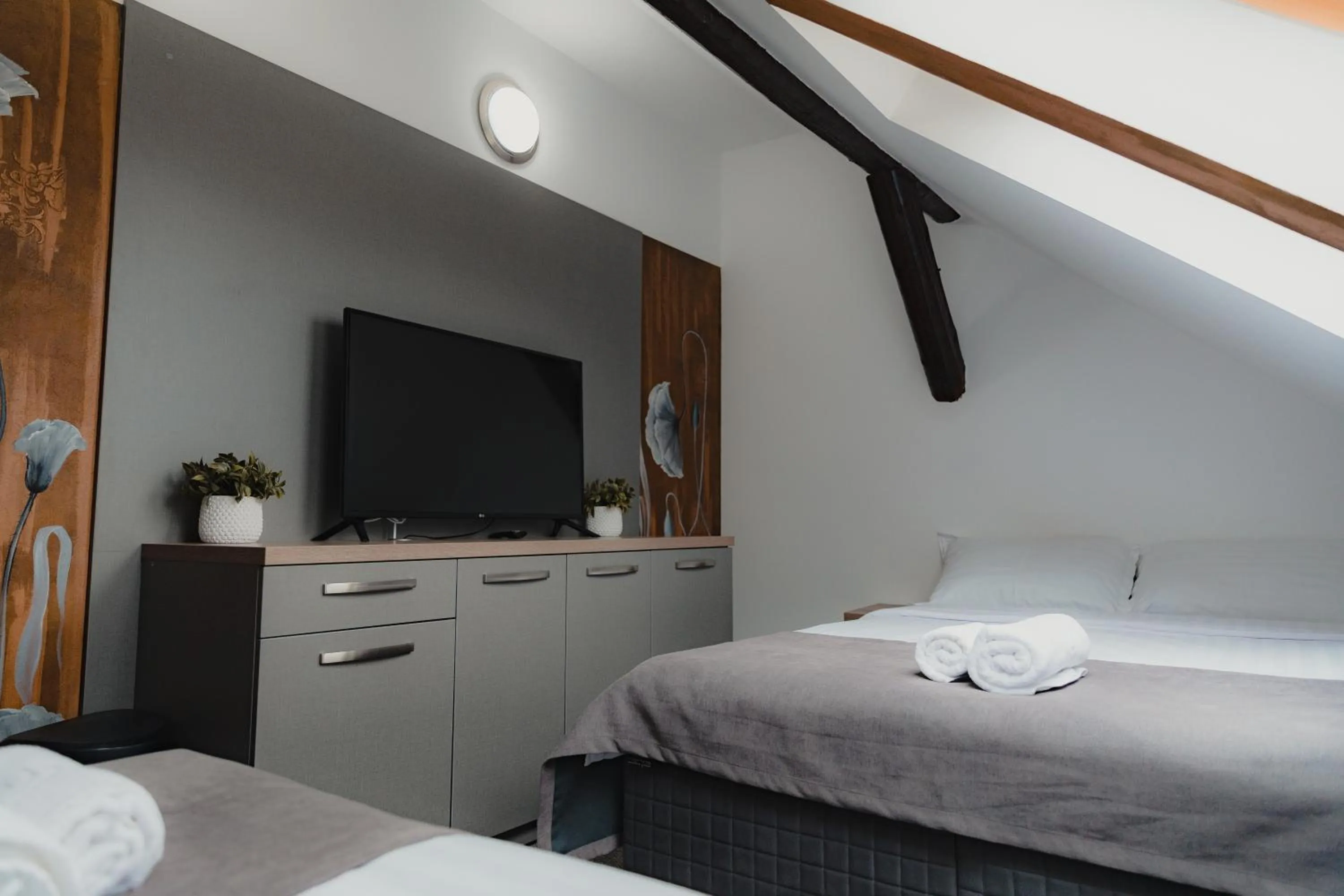 Photo of the whole room, Bed in Family Fewo Sibiu
