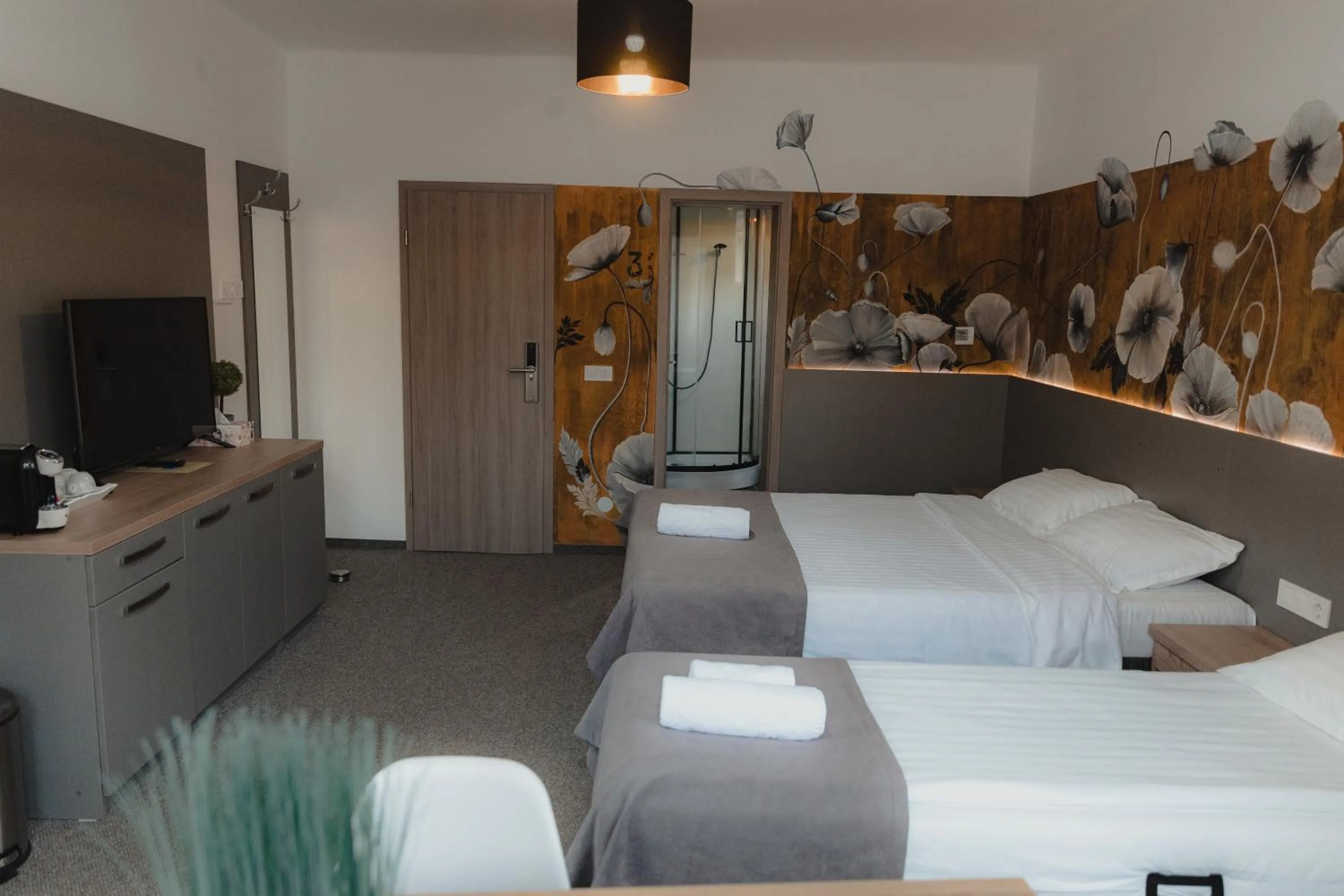 Photo of the whole room, Bed in Family Fewo Sibiu
