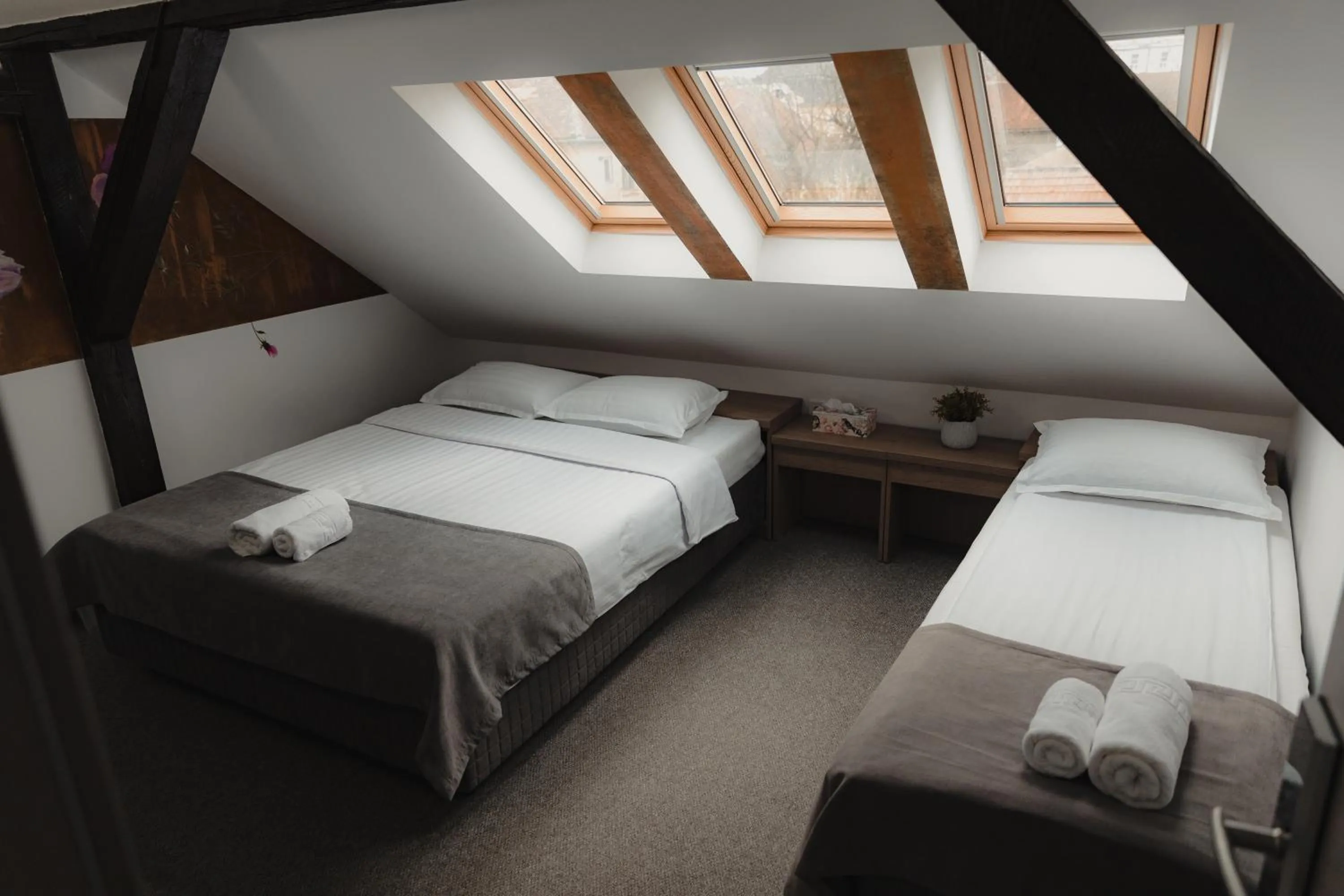 Photo of the whole room, Bed in Family Fewo Sibiu