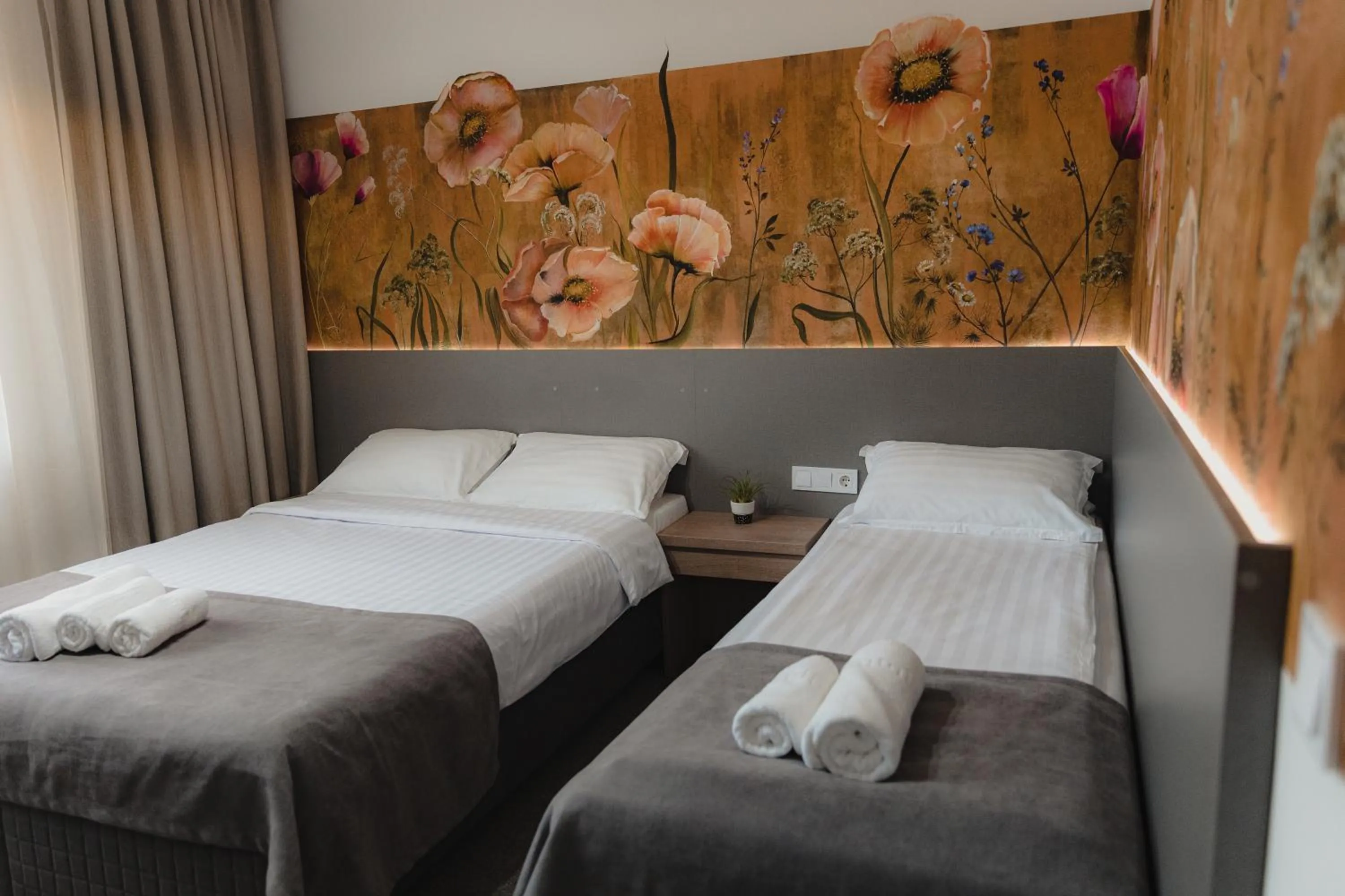 Photo of the whole room, Bed in Family Fewo Sibiu
