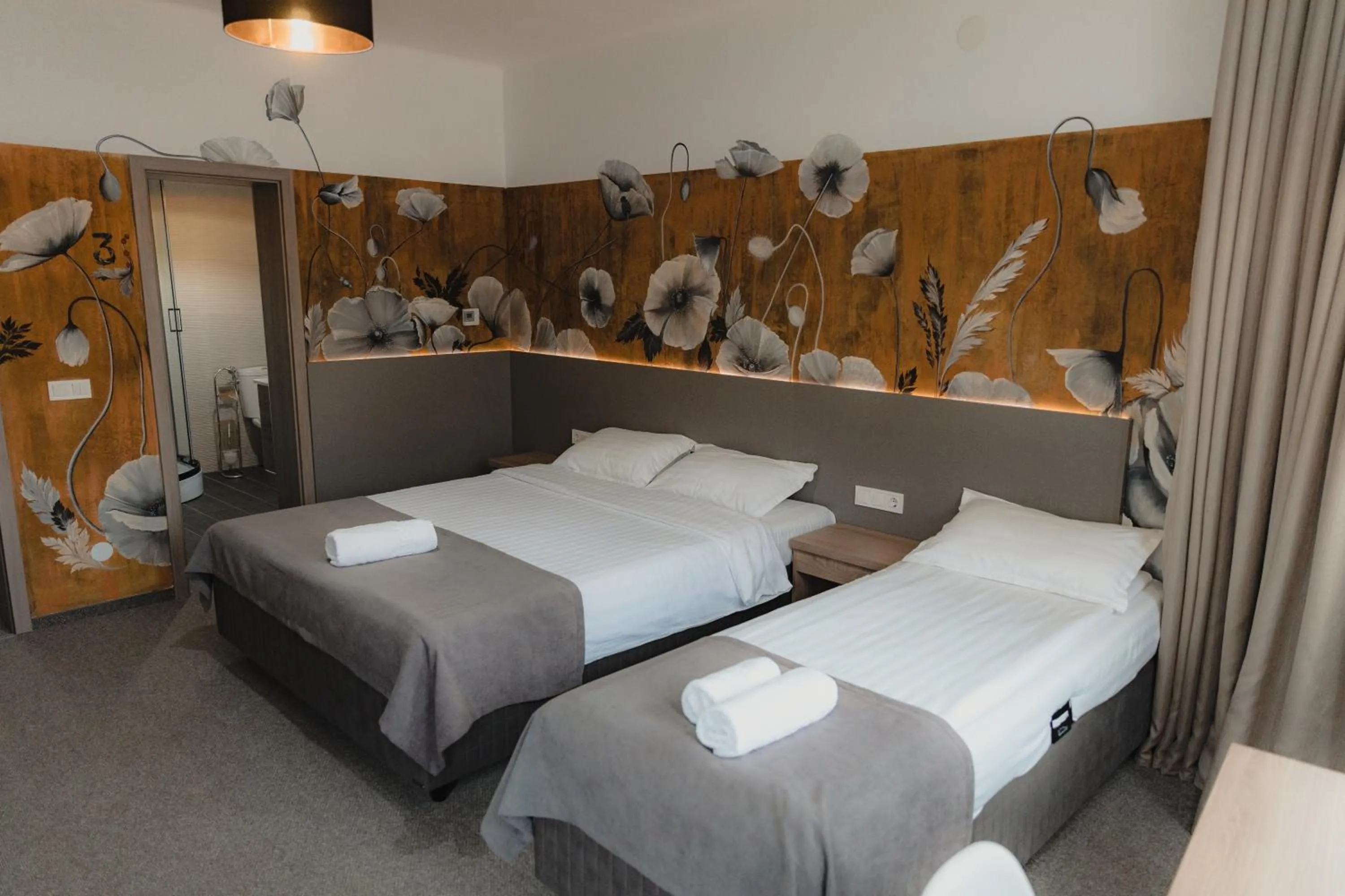 Photo of the whole room, Bed in Family Fewo Sibiu