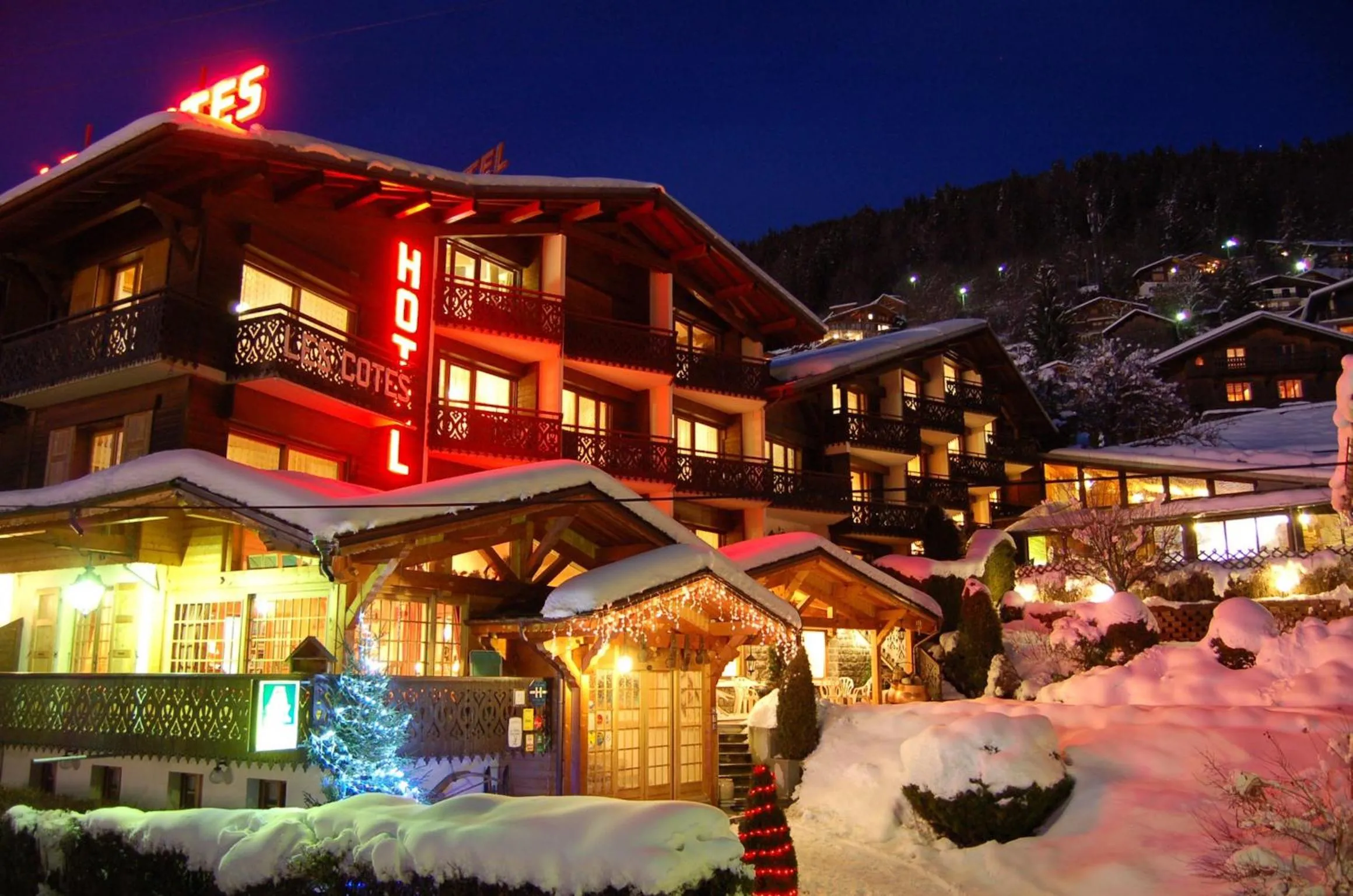 Facade/entrance in Hôtel Les Côtes, Résidence Loisirs et Chalets