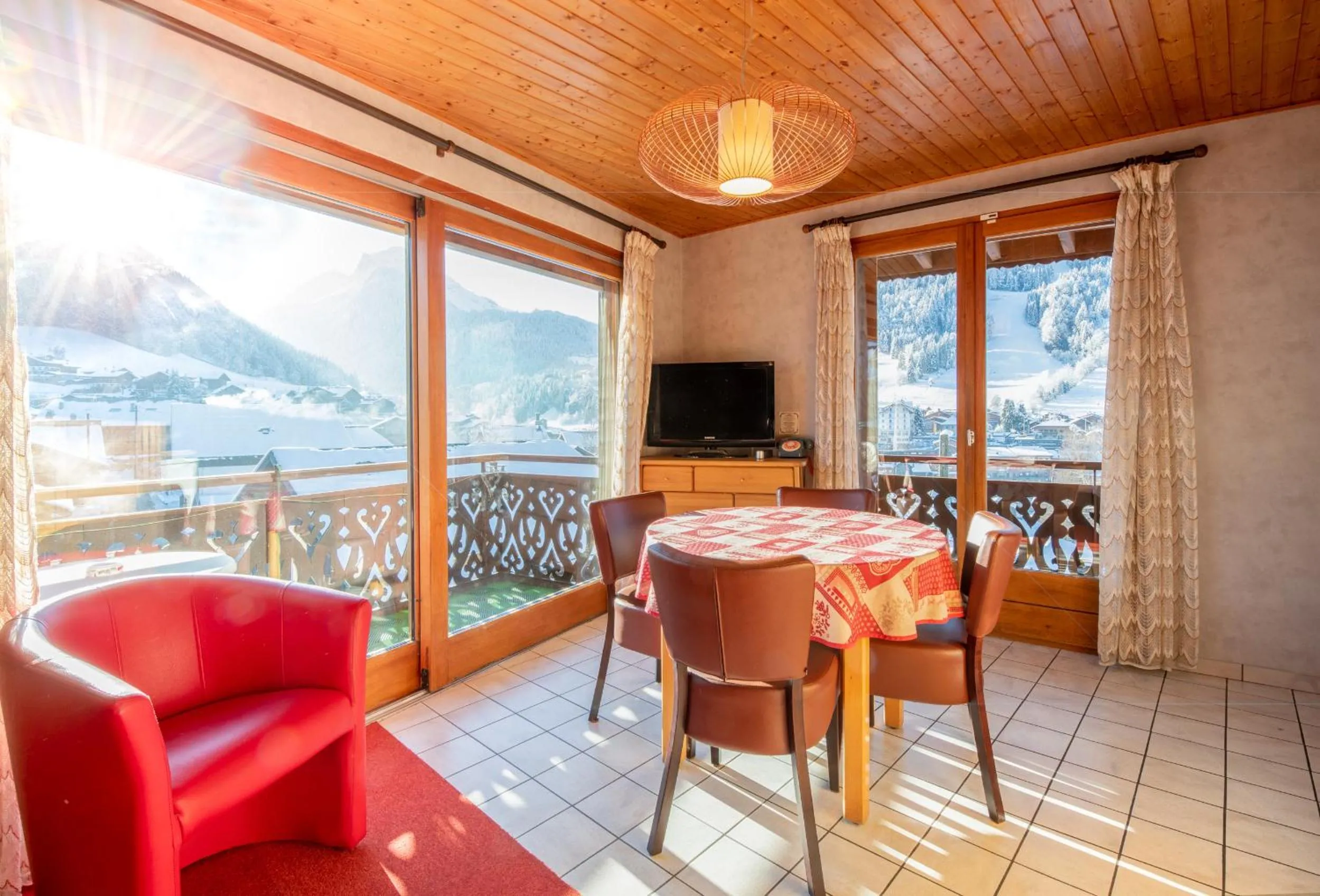Balcony/Terrace in Hôtel Les Côtes, Résidence Loisirs et Chalets