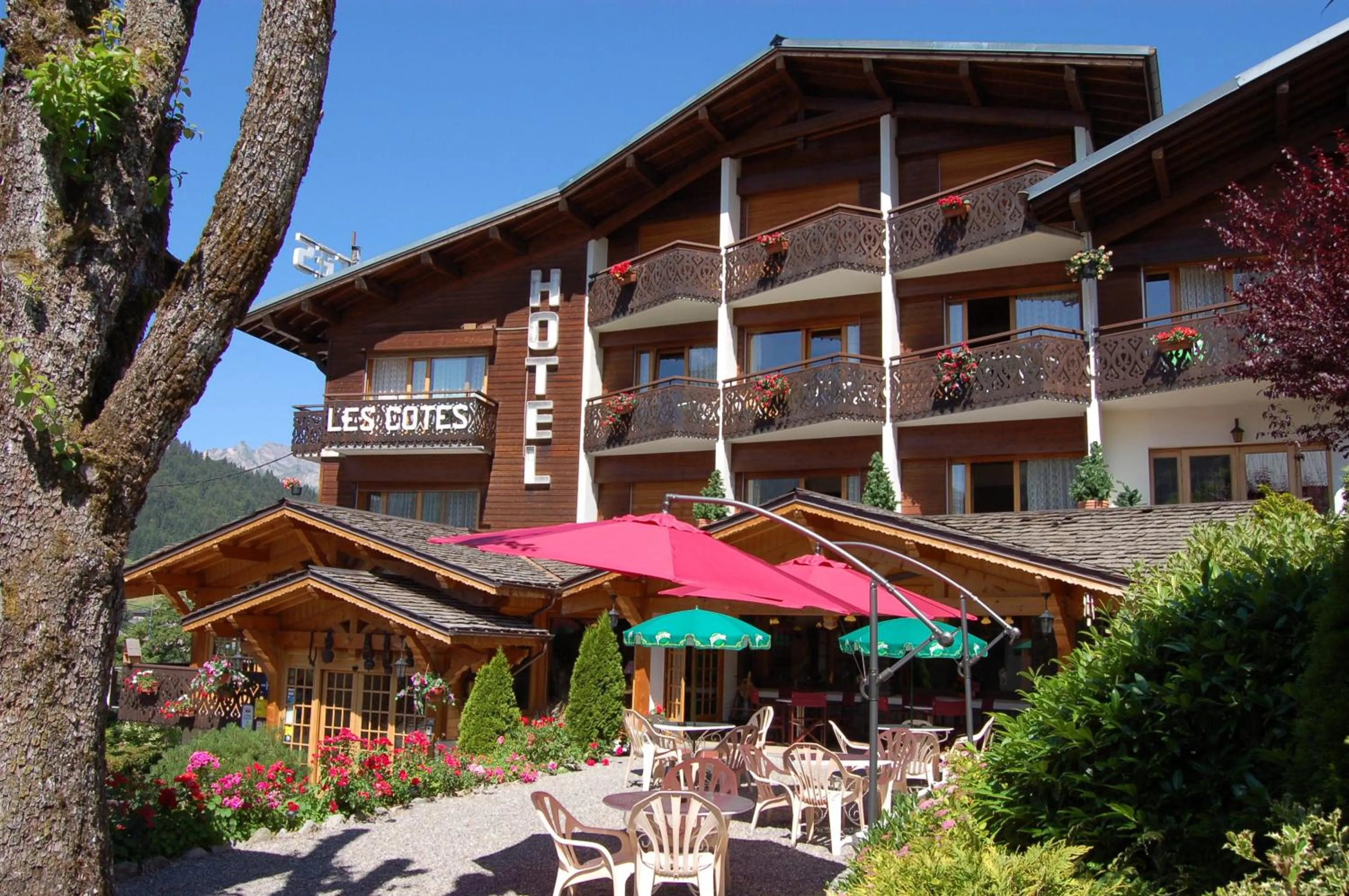 Facade/entrance in Hôtel Les Côtes, Résidence Loisirs et Chalets