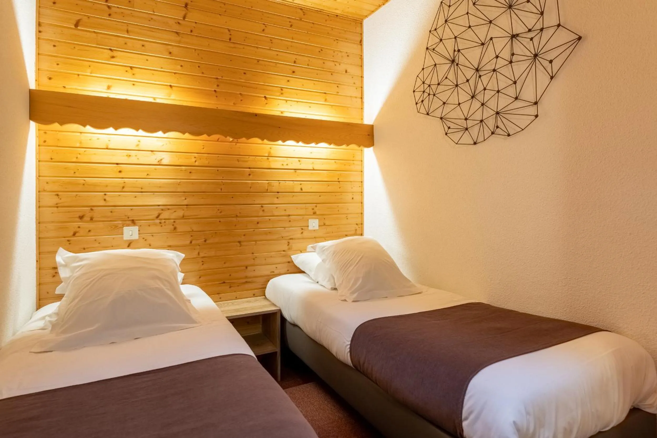 Bed in Hôtel Les Côtes, Résidence Loisirs et Chalets