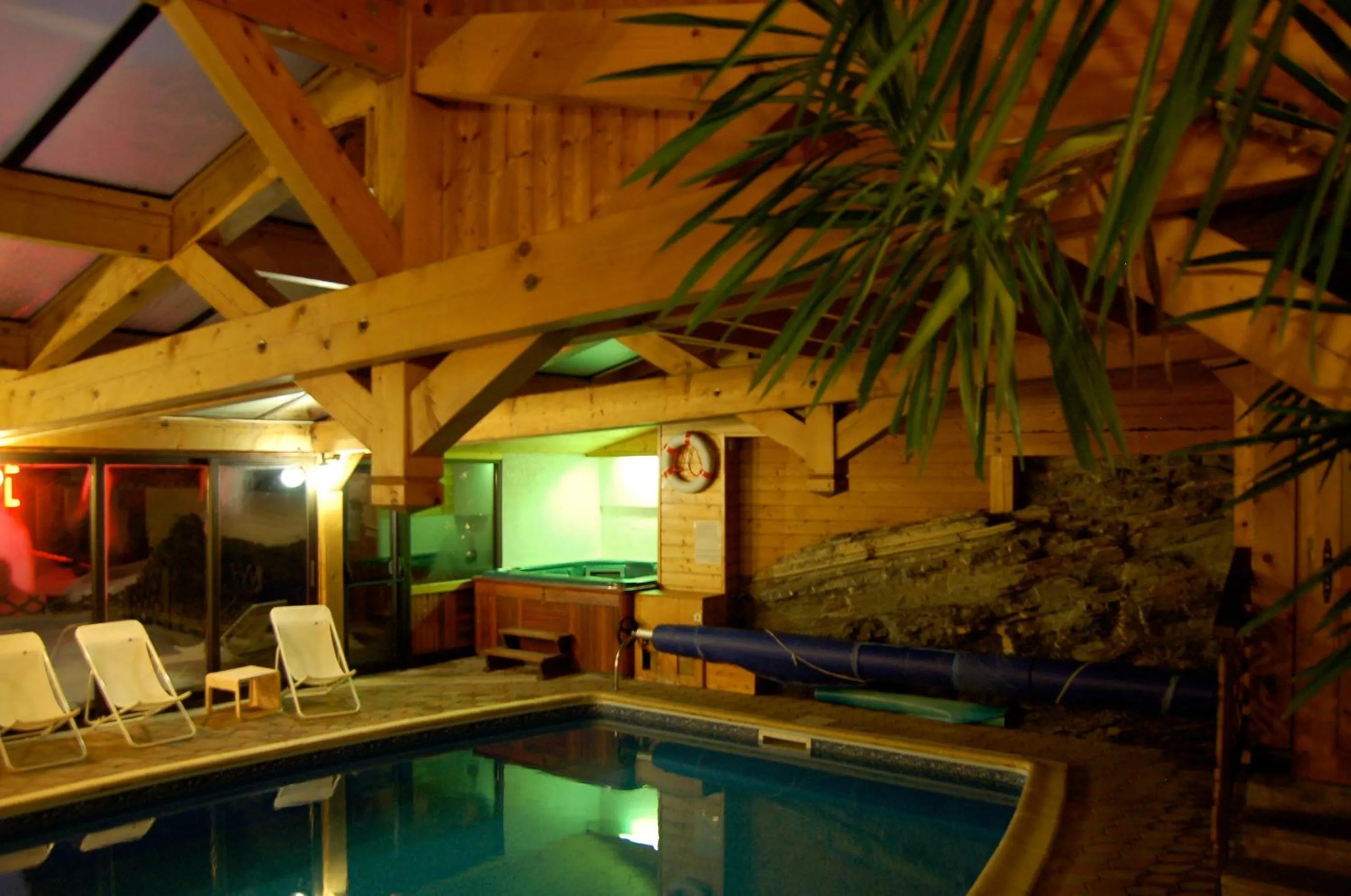 Night in Hôtel Les Côtes, Résidence Loisirs et Chalets