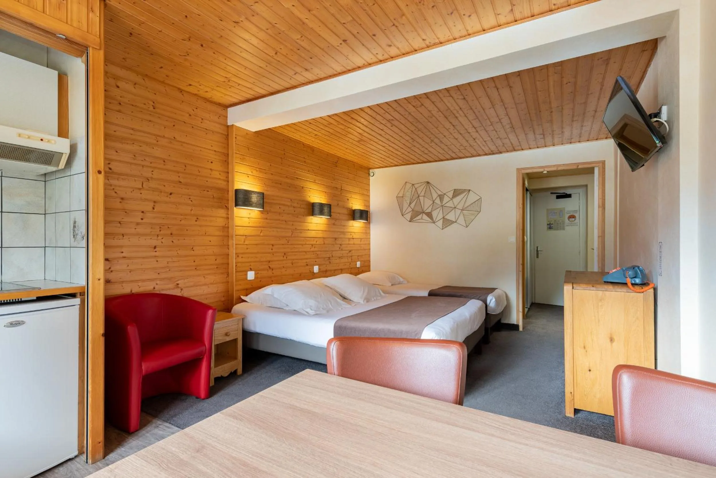 Bed in Hôtel Les Côtes, Résidence Loisirs et Chalets