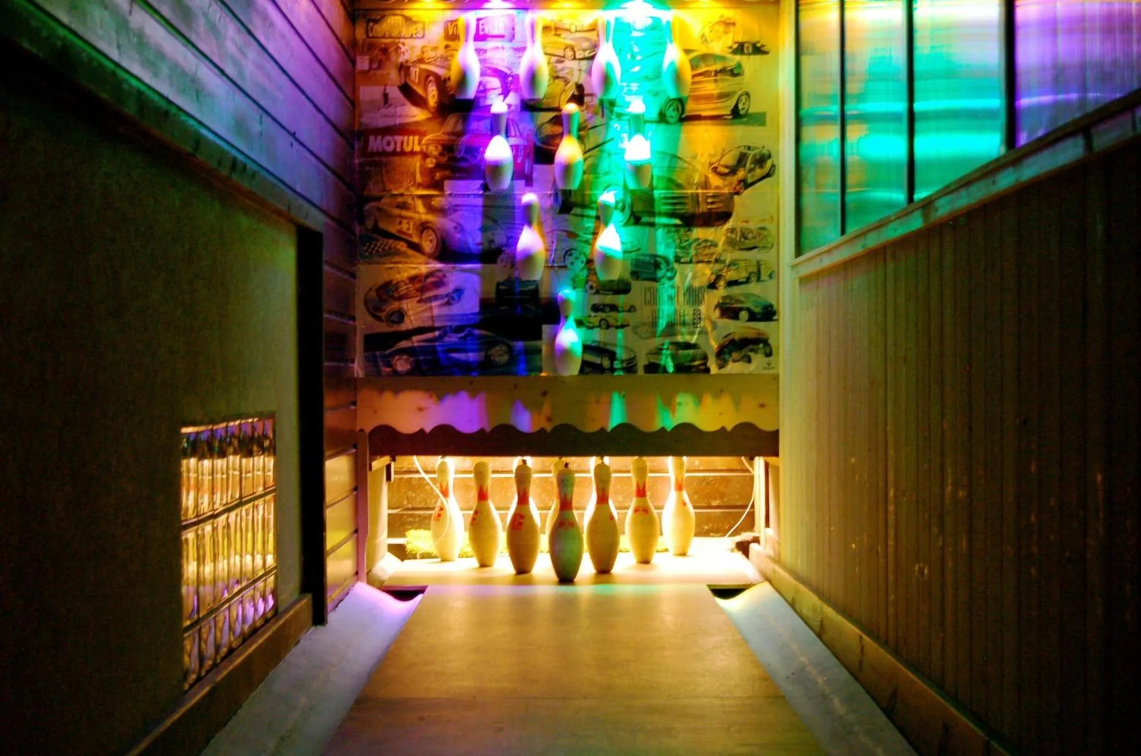 Bowling in Hôtel Les Côtes, Résidence Loisirs et Chalets