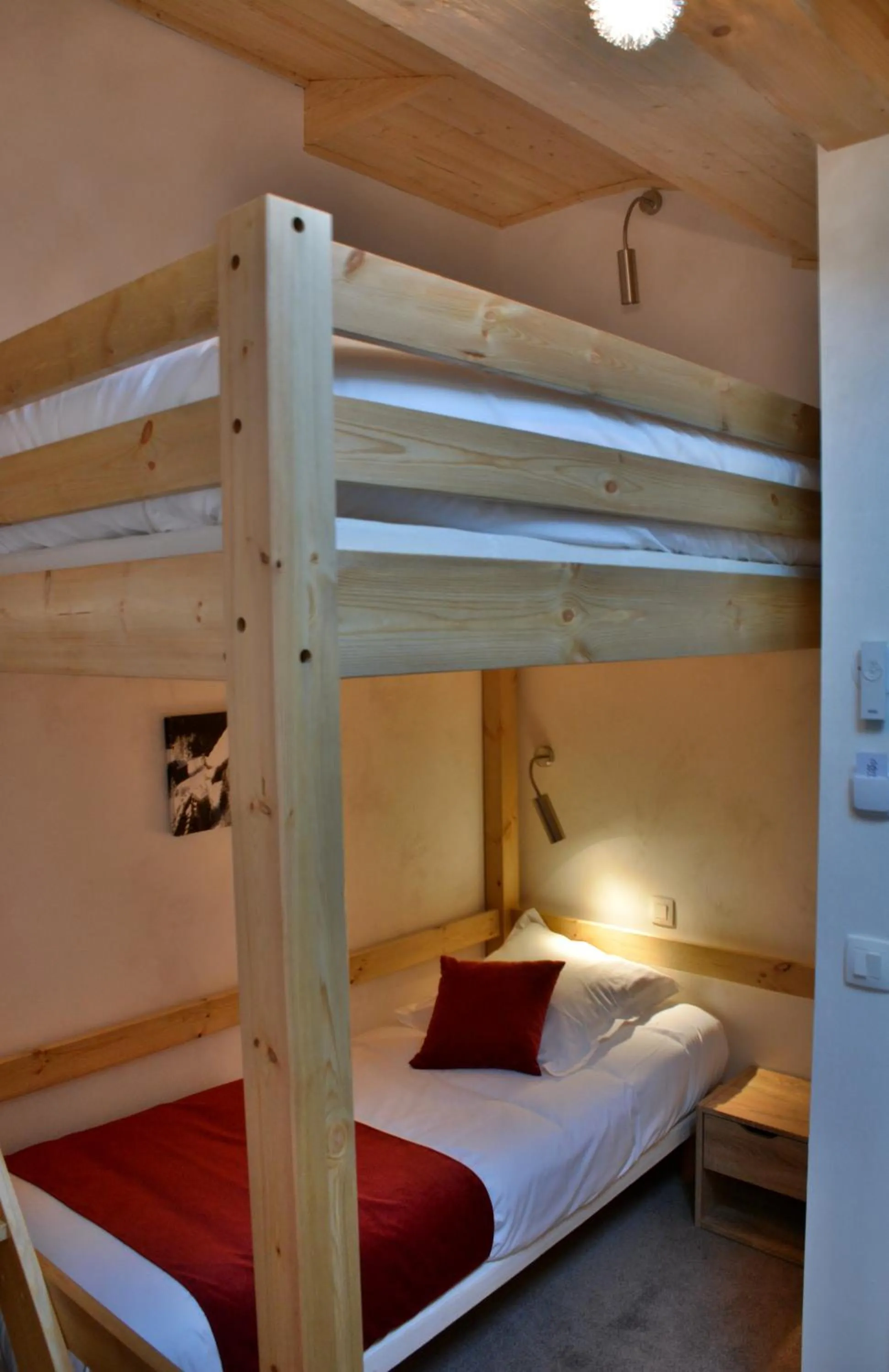 Bed in Hôtel Les Côtes, Résidence Loisirs et Chalets