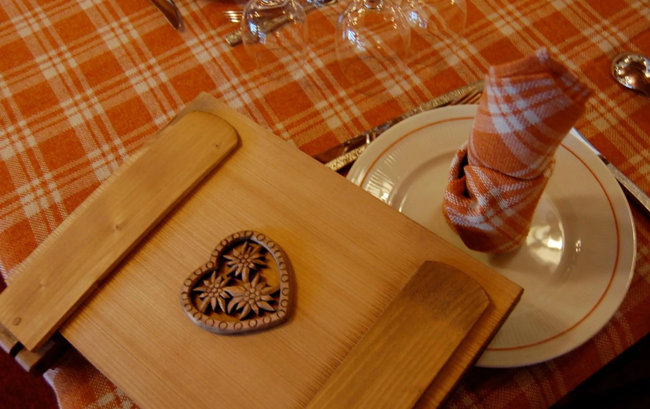 Food and drinks in Hôtel Les Côtes, Résidence Loisirs et Chalets