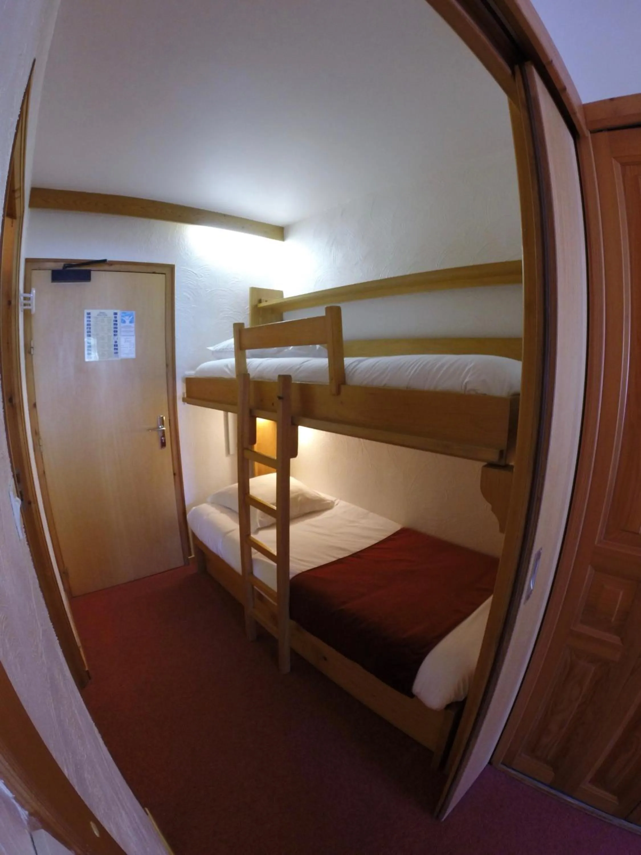 bunk bed, Bed in Hôtel Les Côtes, Résidence Loisirs et Chalets