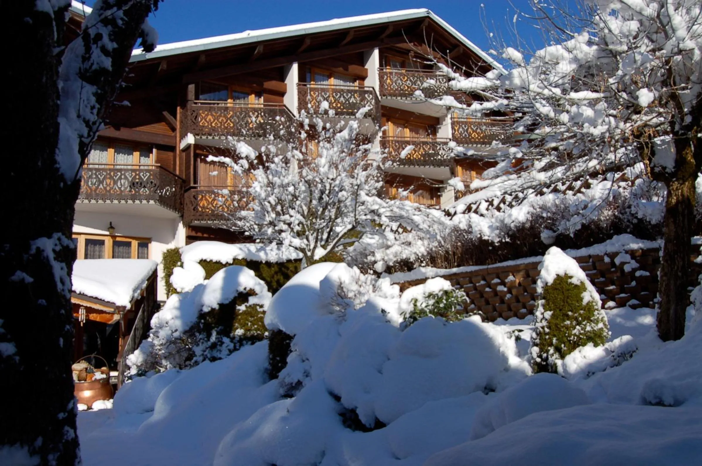 Facade/entrance in Hôtel Les Côtes, Résidence Loisirs et Chalets