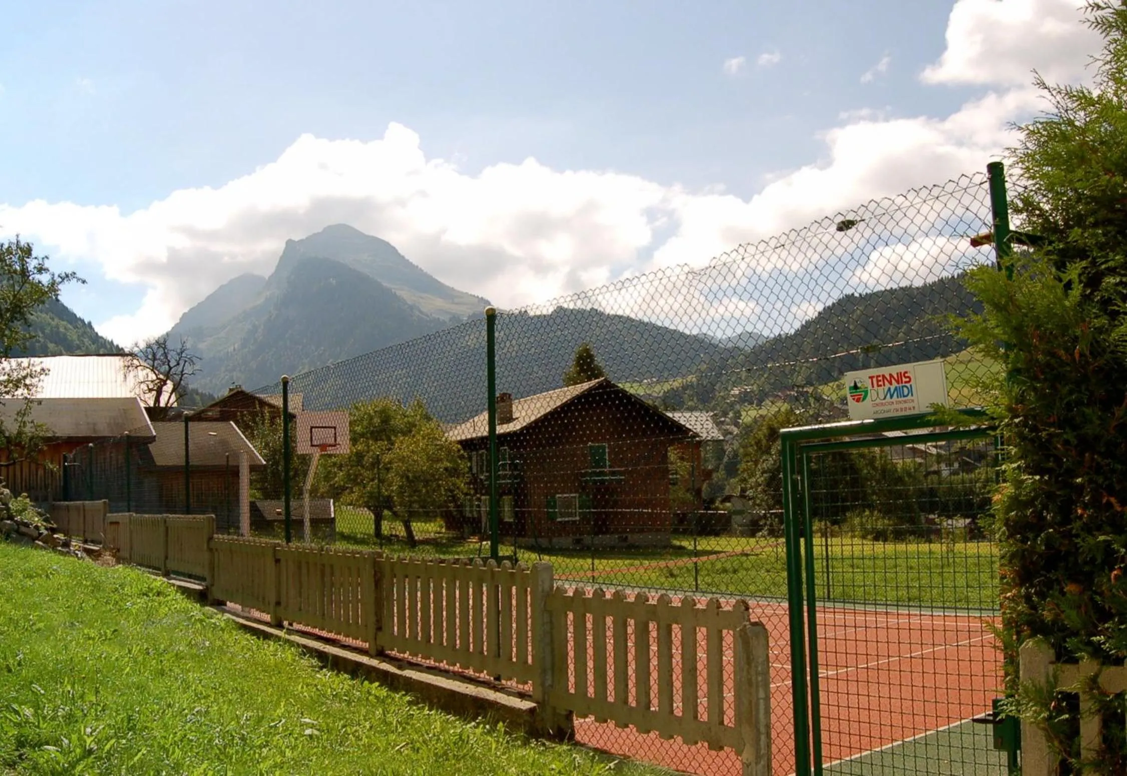 Tennis court in Hôtel Les Côtes, Résidence Loisirs et Chalets