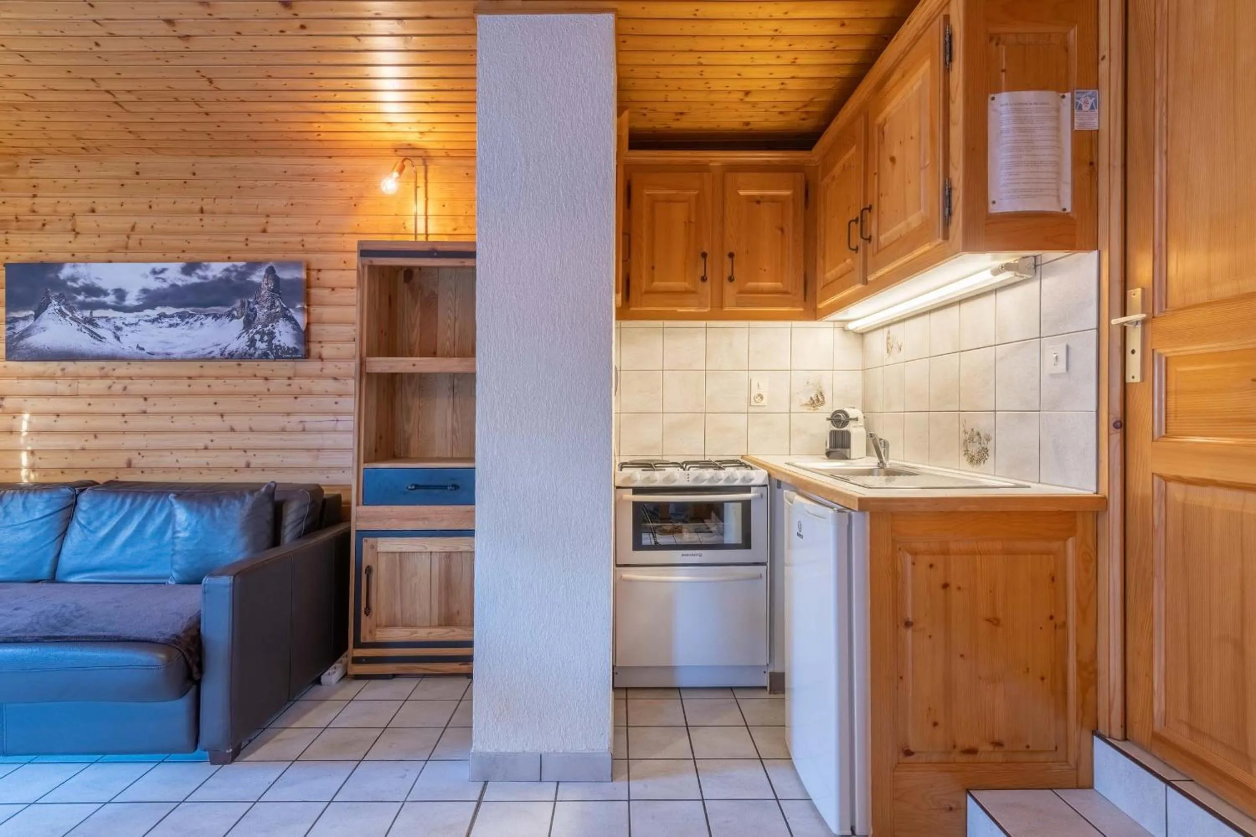 Kitchen or kitchenette in Hôtel Les Côtes, Résidence Loisirs et Chalets