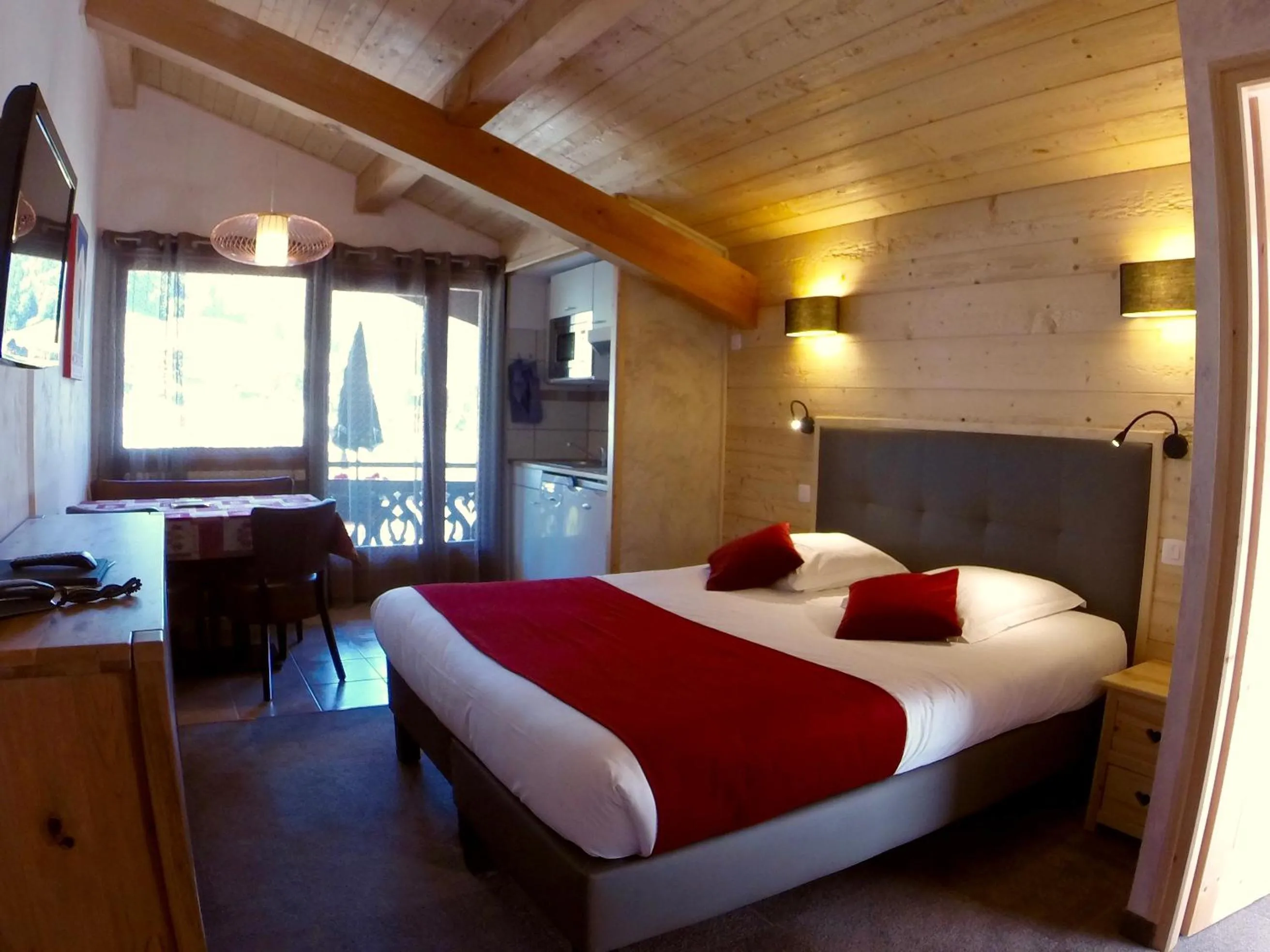 Kitchen or kitchenette, Bed in Hôtel Les Côtes, Résidence Loisirs et Chalets
