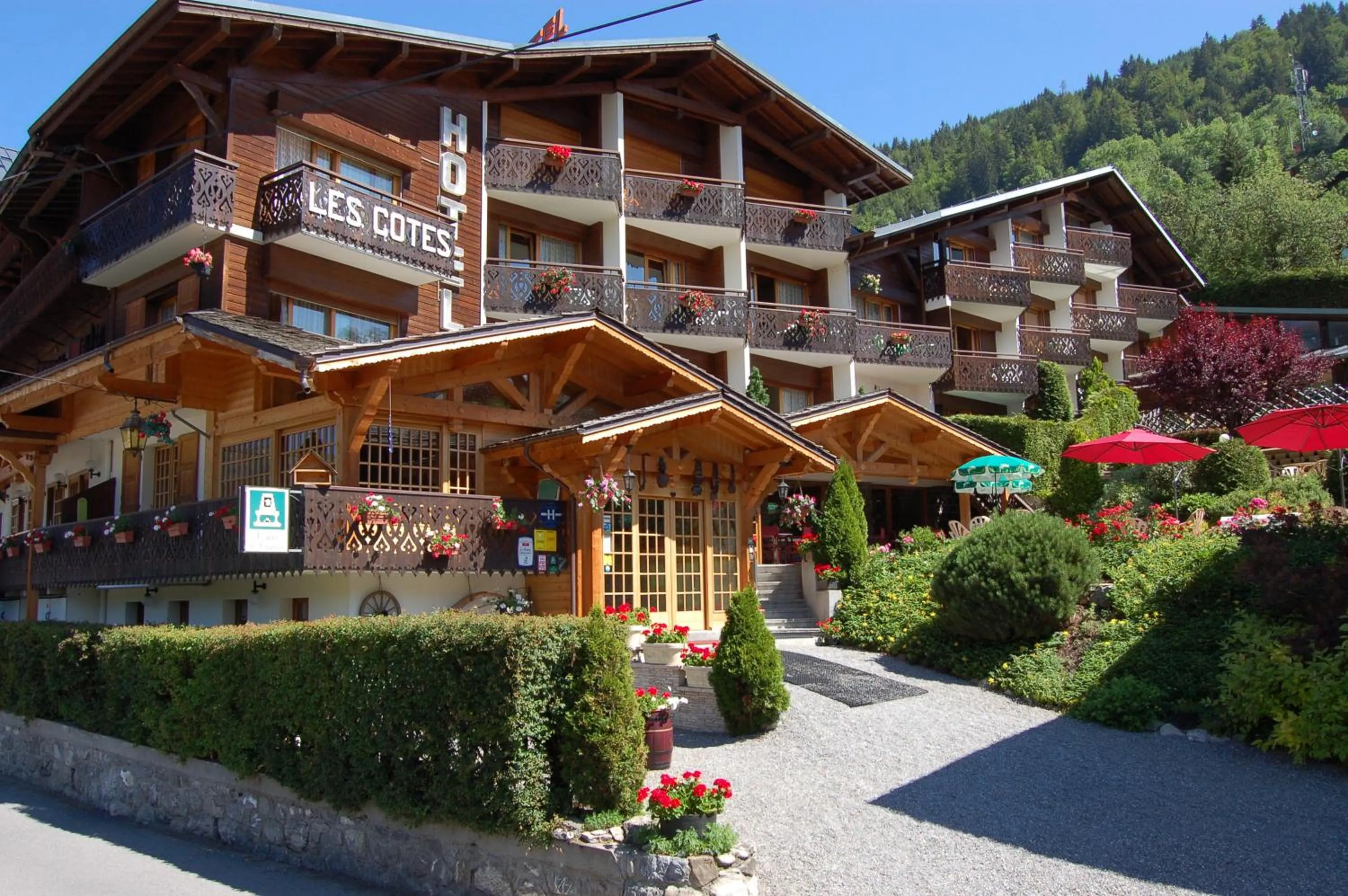 Facade/entrance in Hôtel Les Côtes, Résidence Loisirs et Chalets