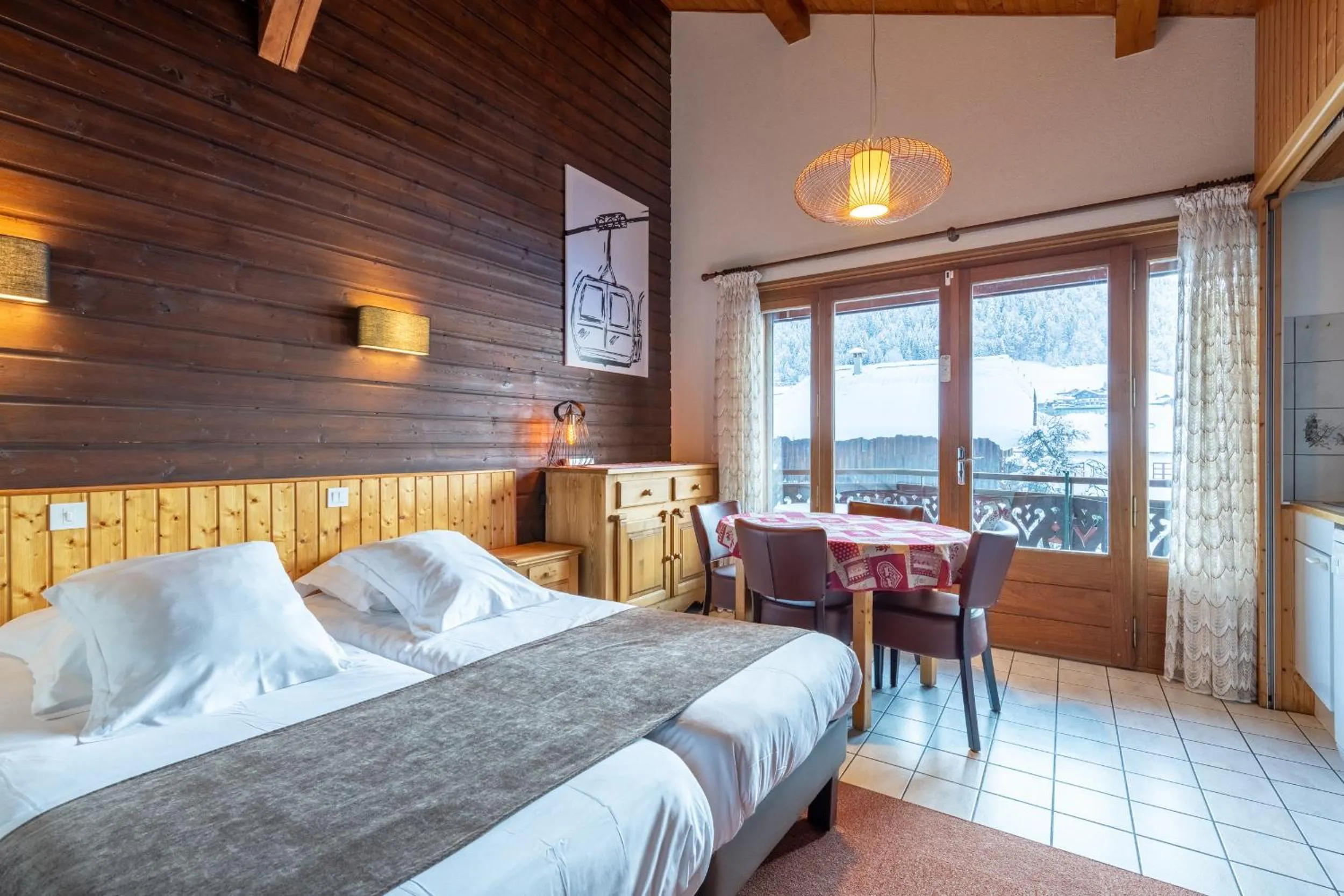 Bed in Hôtel Les Côtes, Résidence Loisirs et Chalets