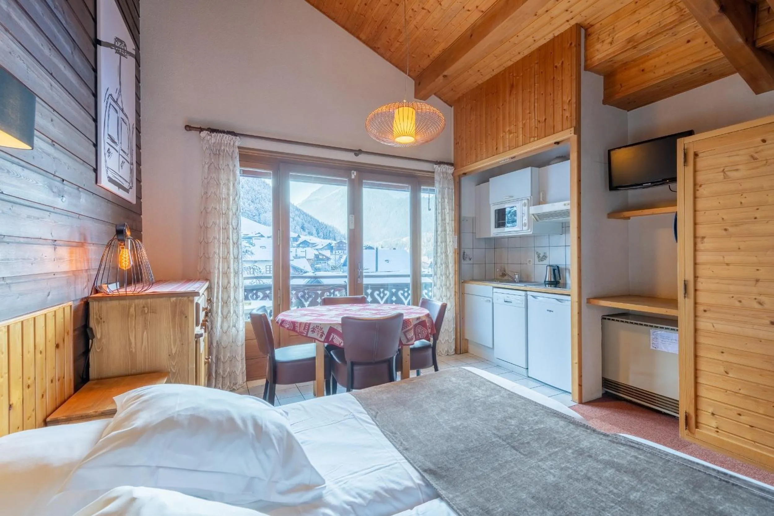 Balcony/Terrace in Hôtel Les Côtes, Résidence Loisirs et Chalets