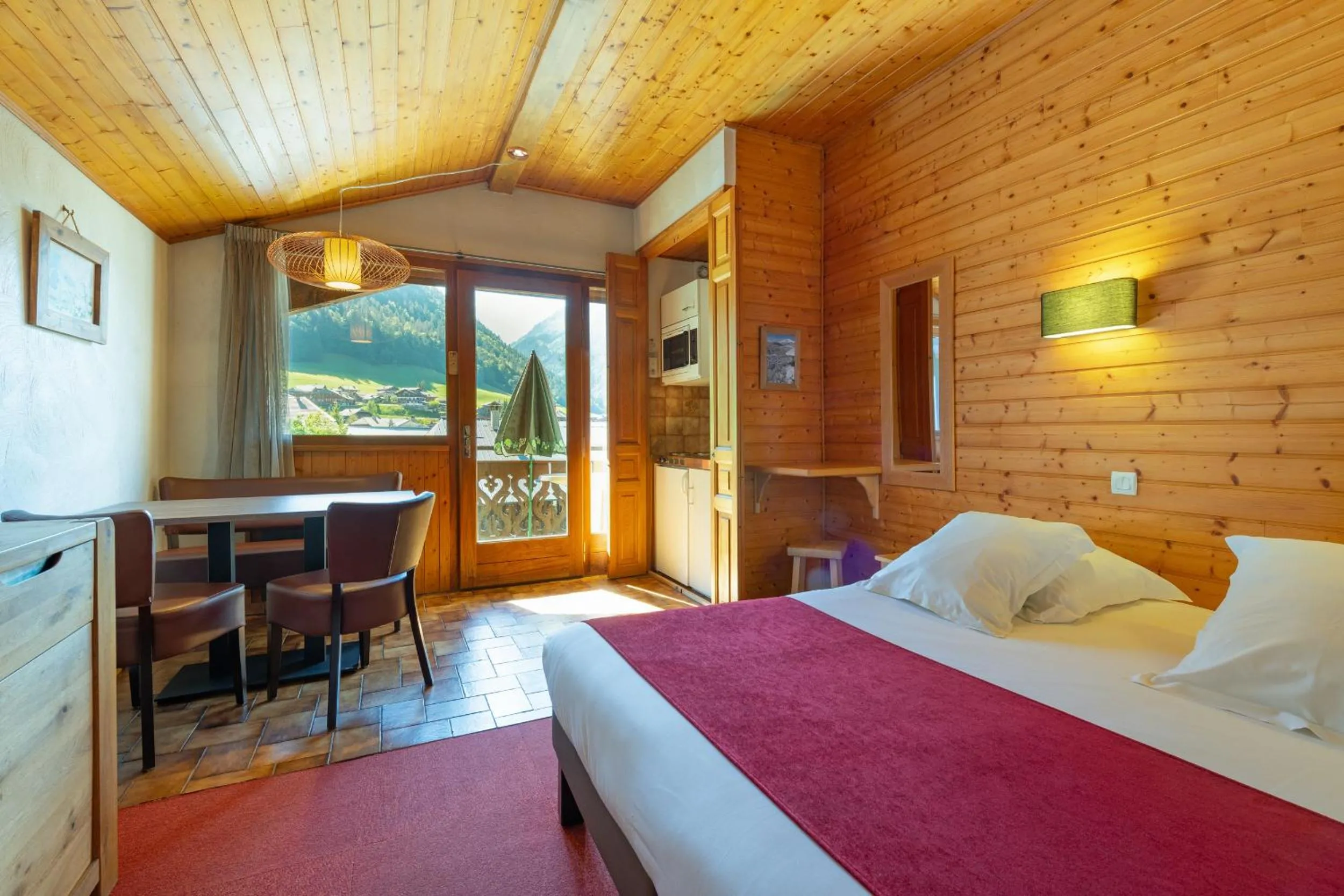 Bed in Hôtel Les Côtes, Résidence Loisirs et Chalets