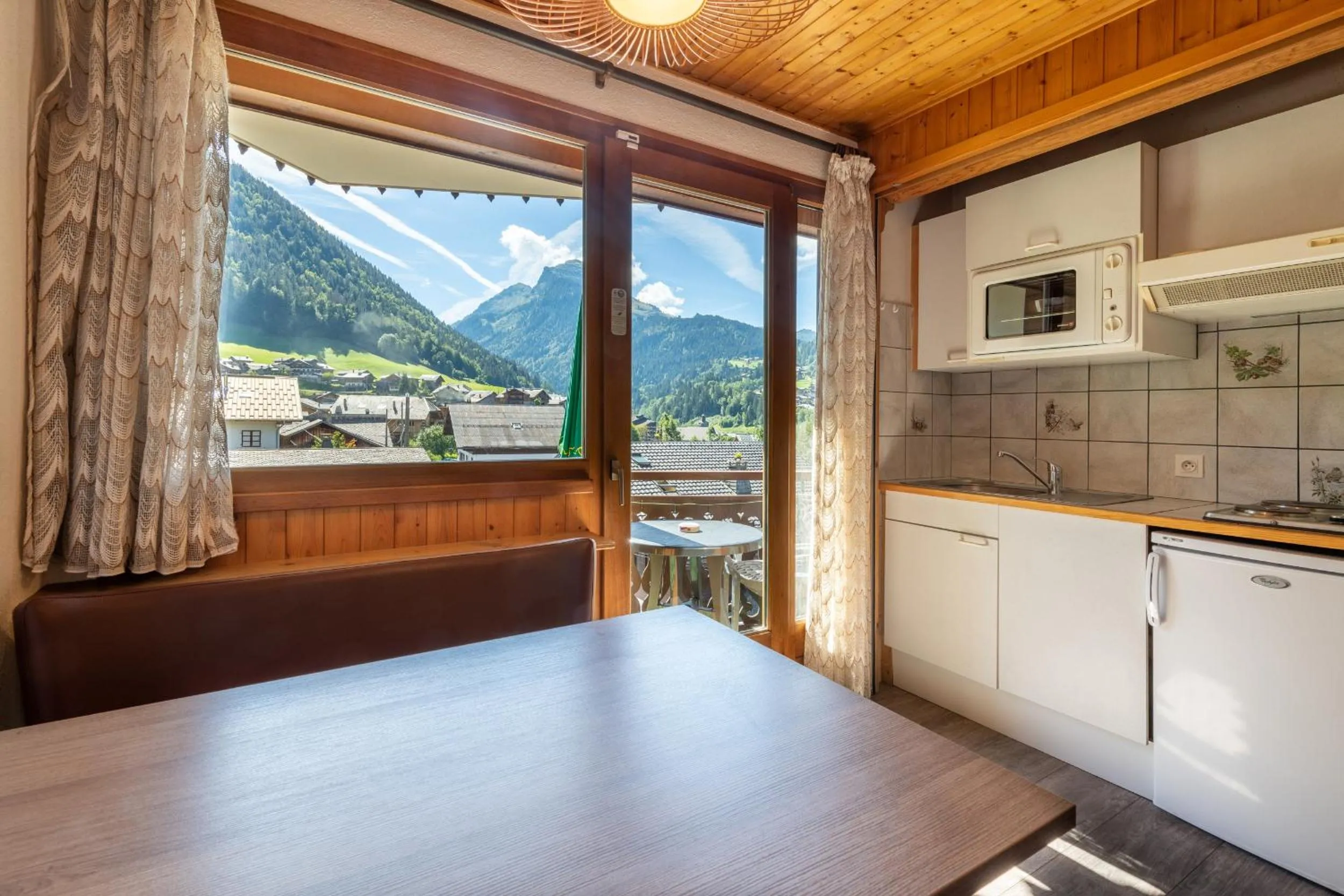 Balcony/Terrace in Hôtel Les Côtes, Résidence Loisirs et Chalets