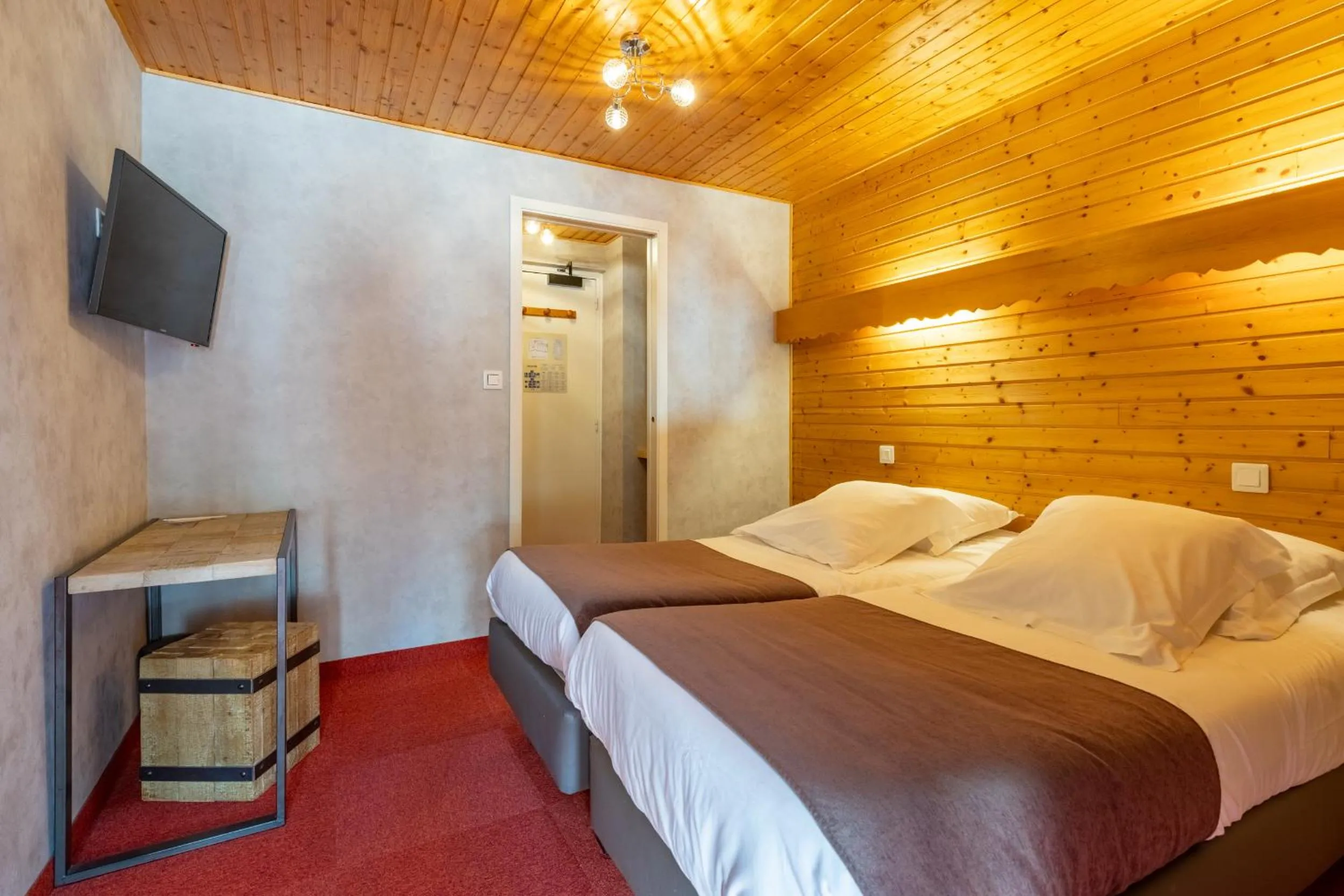 Bed in Hôtel Les Côtes, Résidence Loisirs et Chalets
