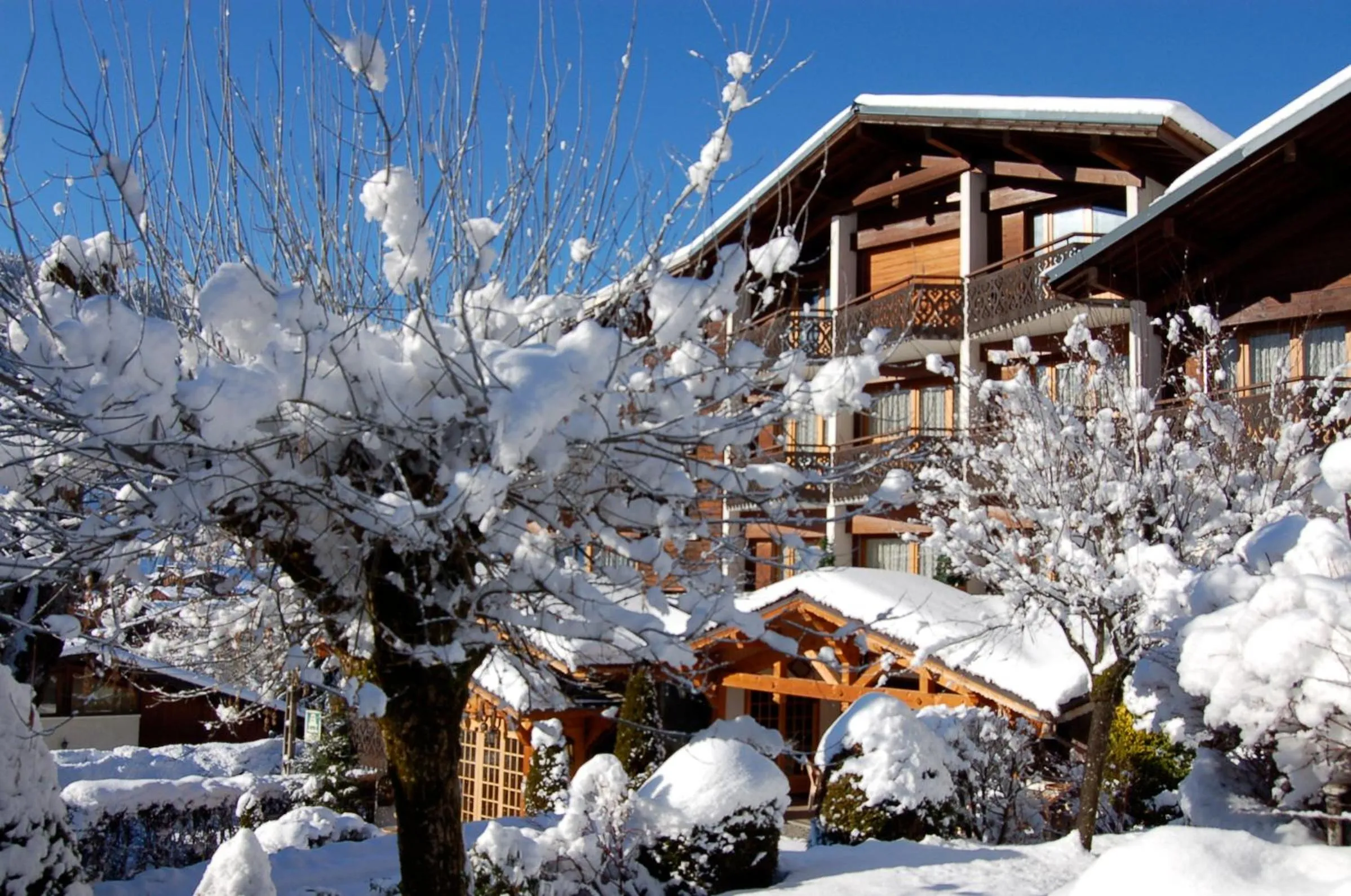 Facade/entrance in Hôtel Les Côtes, Résidence Loisirs et Chalets