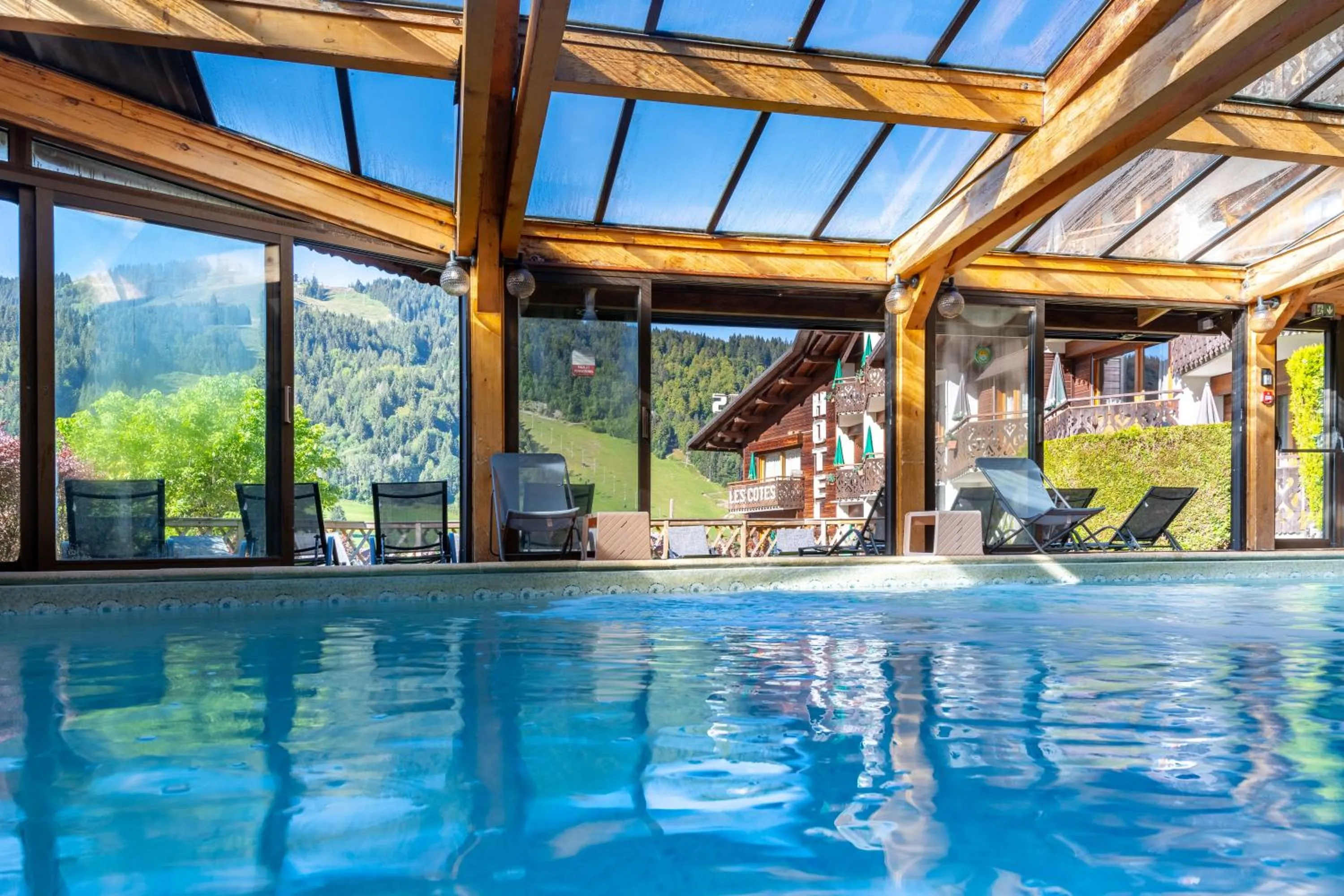 Swimming pool in Hôtel Les Côtes, Résidence Loisirs et Chalets